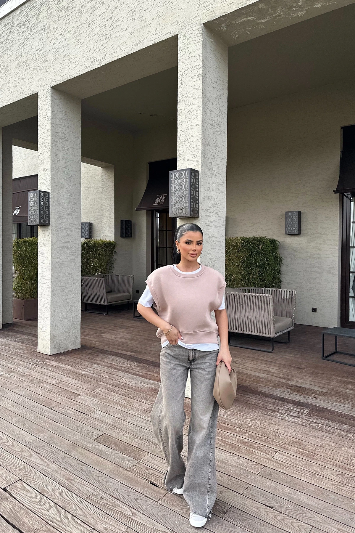 Picture of Beige Alice Zero Sleeve Sweat