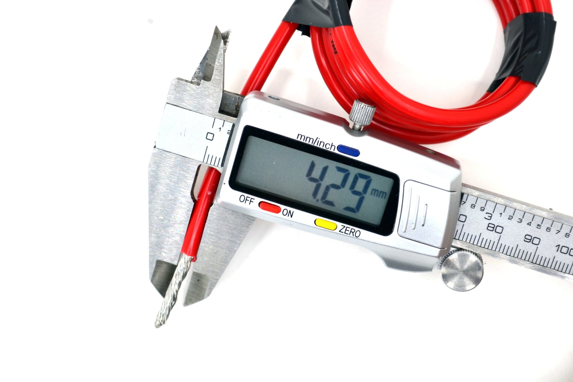 Picture of 50 Metre 5mm² Kırmızı Bakır Kablo Kalaylı Nyaf Tekne Oto Karavan Elektrik Tesisat Kablosu Top