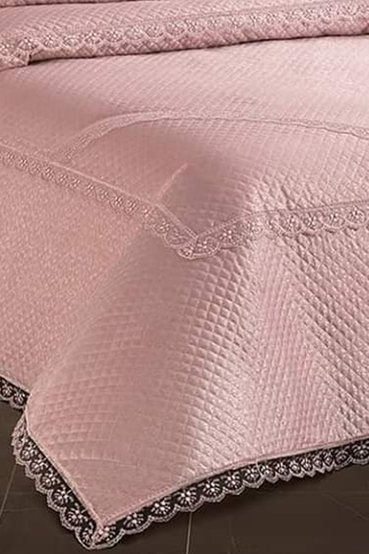 Picture of Gelincik Kapitoneli Fransız Güpürlü Yatak Örtüsü Pudra