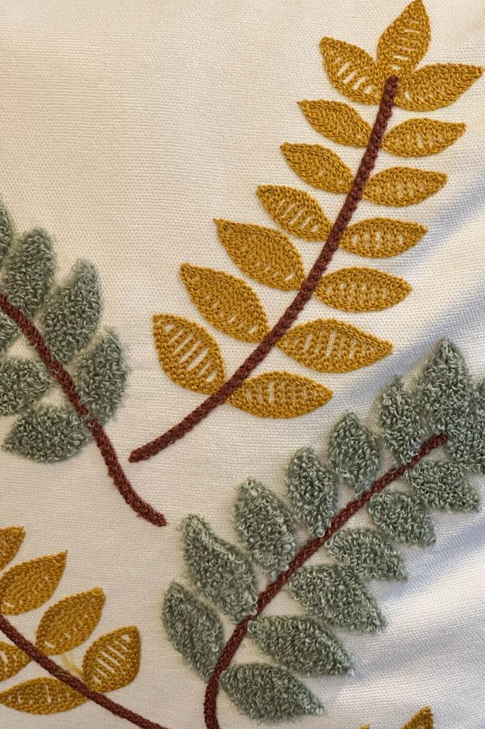 Picture of Delfin Lüx Nakışlı Keten Kırlent Kılıfı 45x45 cm