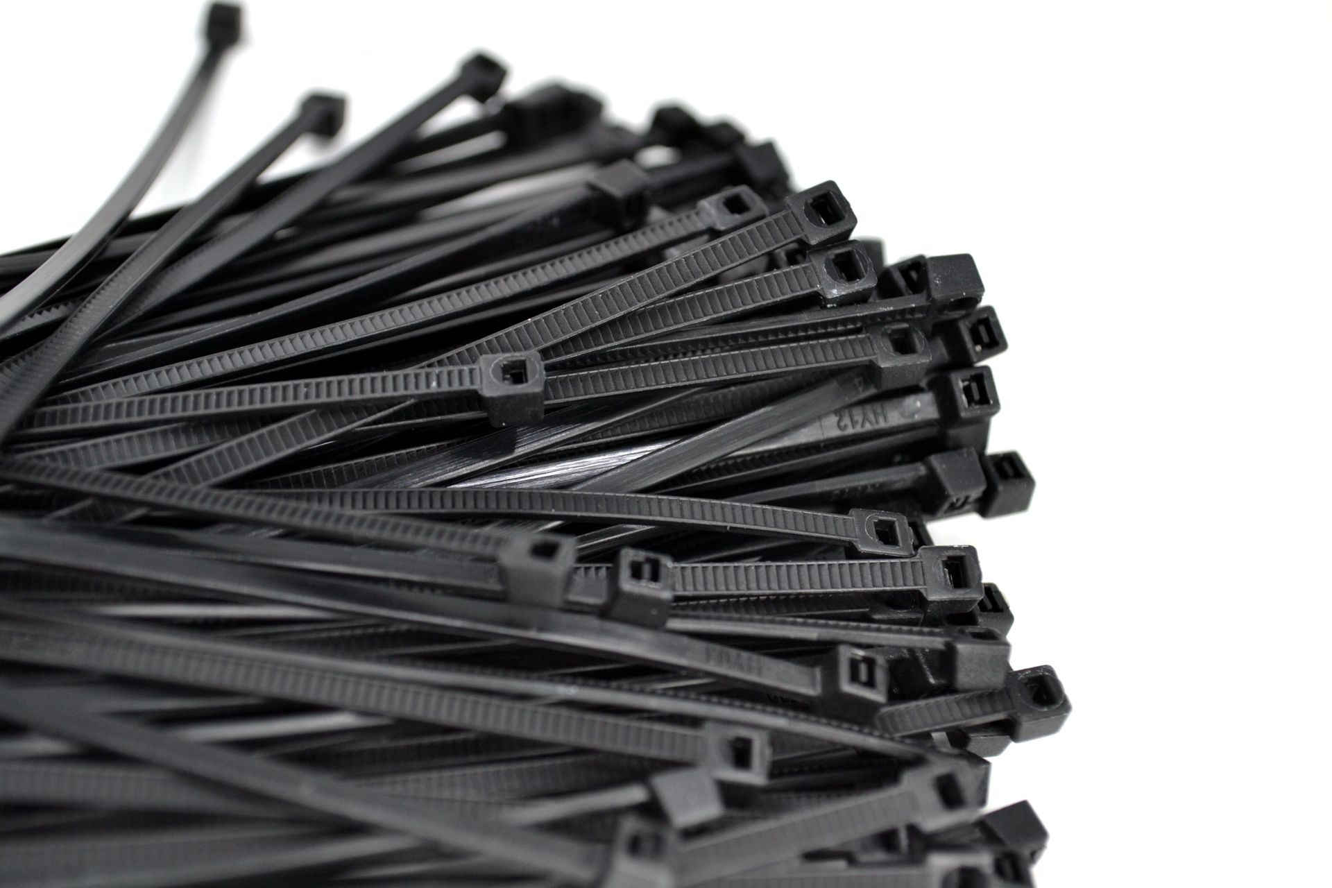 Picture of 100x2,5 Ultraviyole Dayanıklı Kablo Bağı Siyah 100 Adetli Poşet MT-UV100