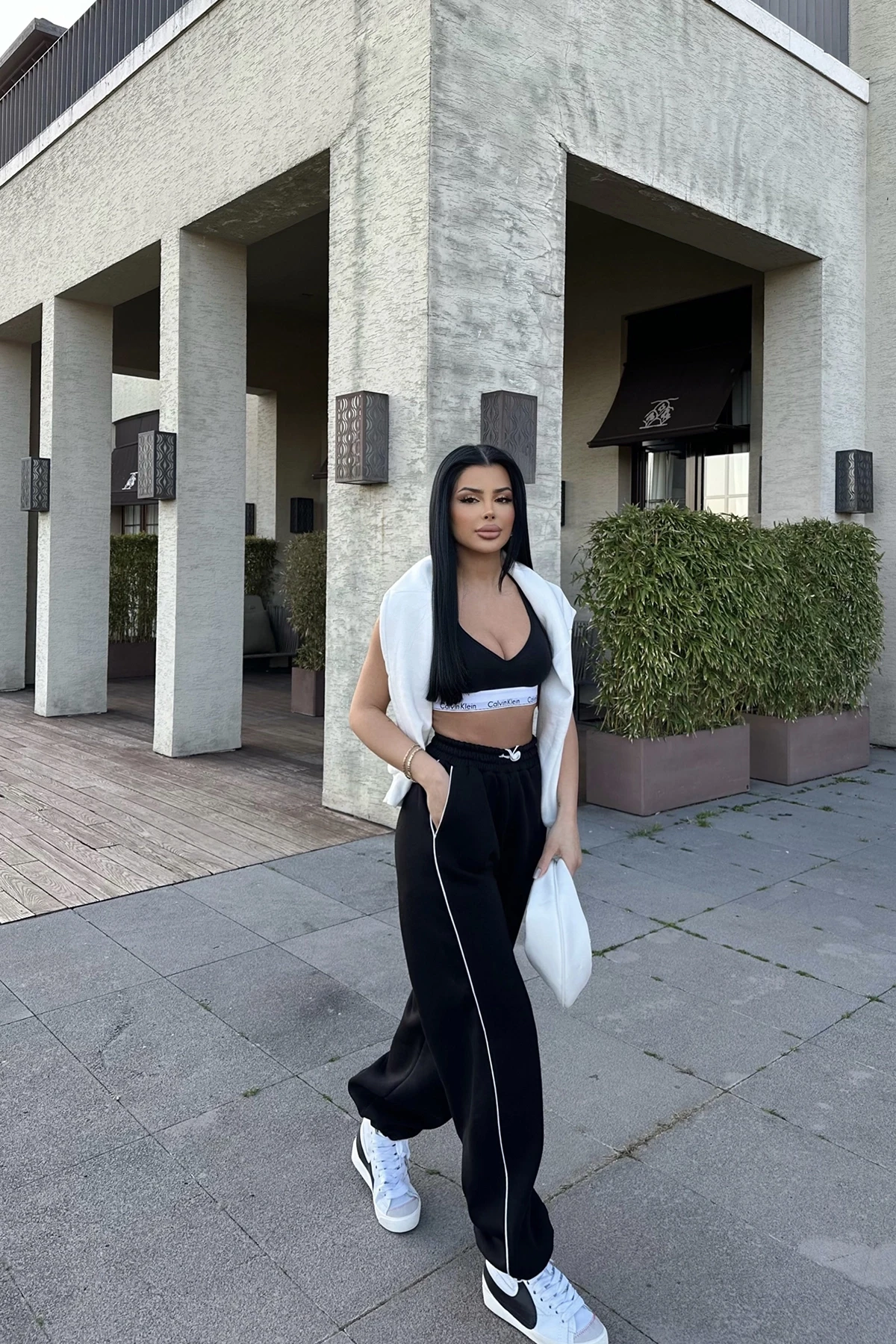 Picture of Black Basic Sweatpants