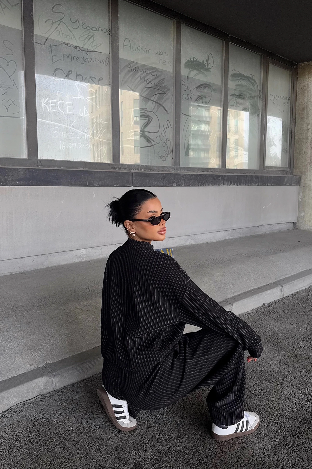 Picture of Black Albinia Set