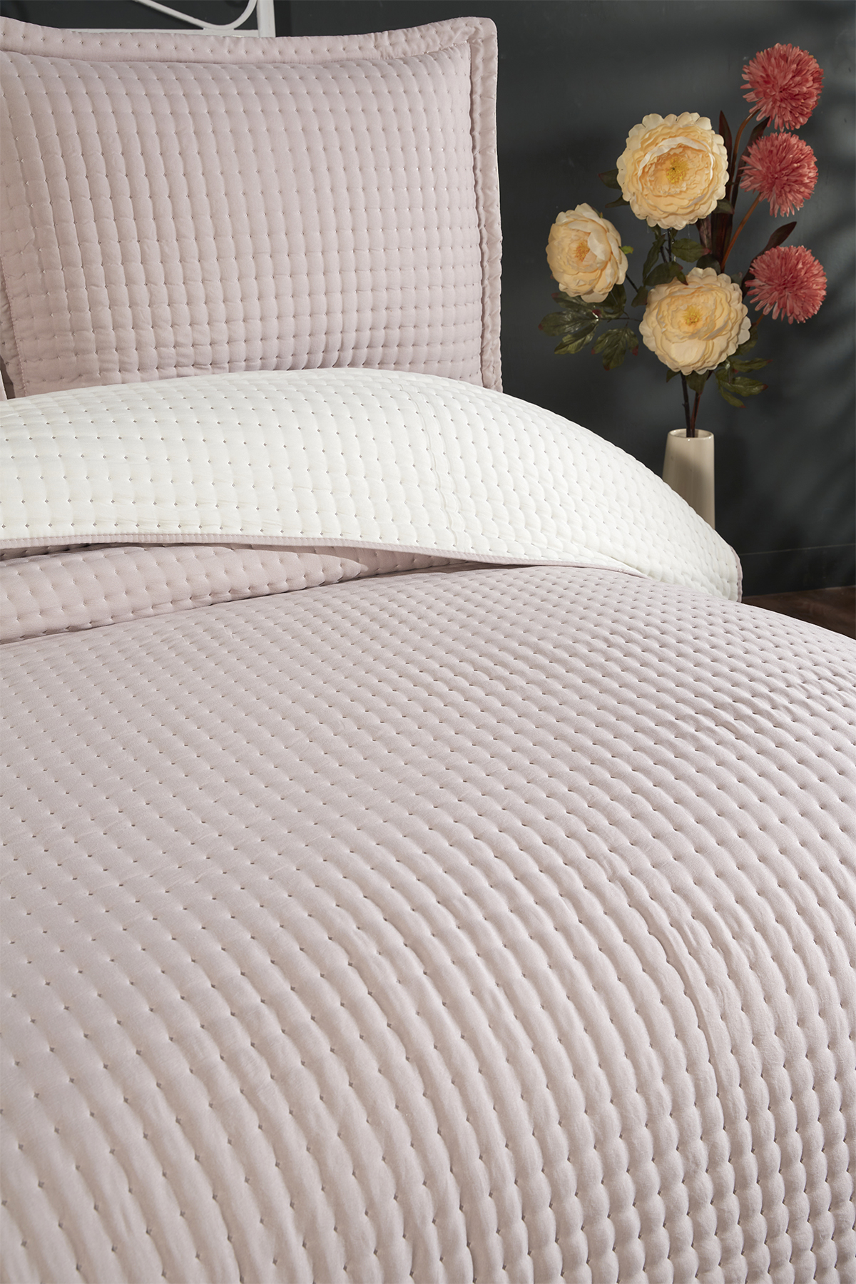 Picture of Elisa Dolgulu Çift Taraflı Çift Kişilik 240x260 Cm Yatak Örtüsü Pudra