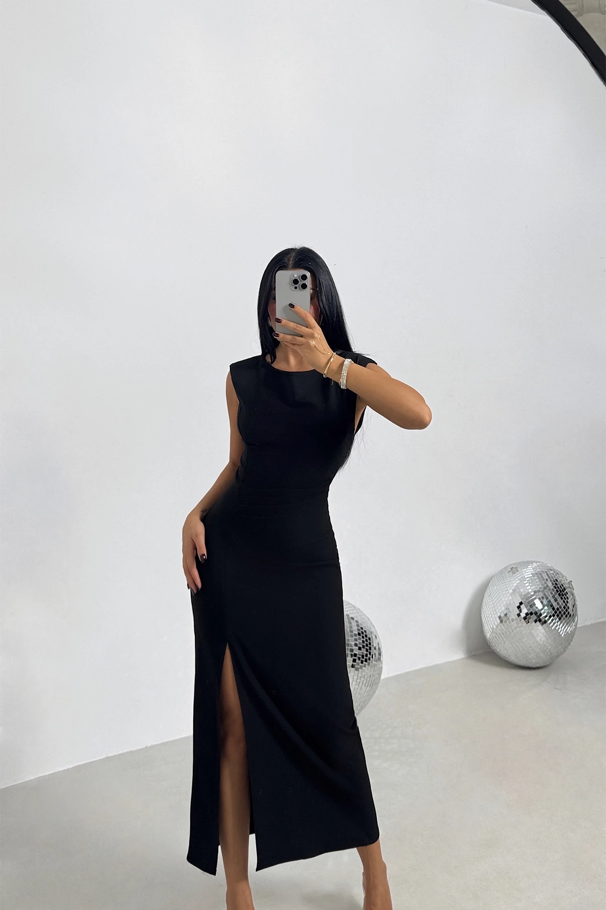 Picture of Black Basic Midi Dress
