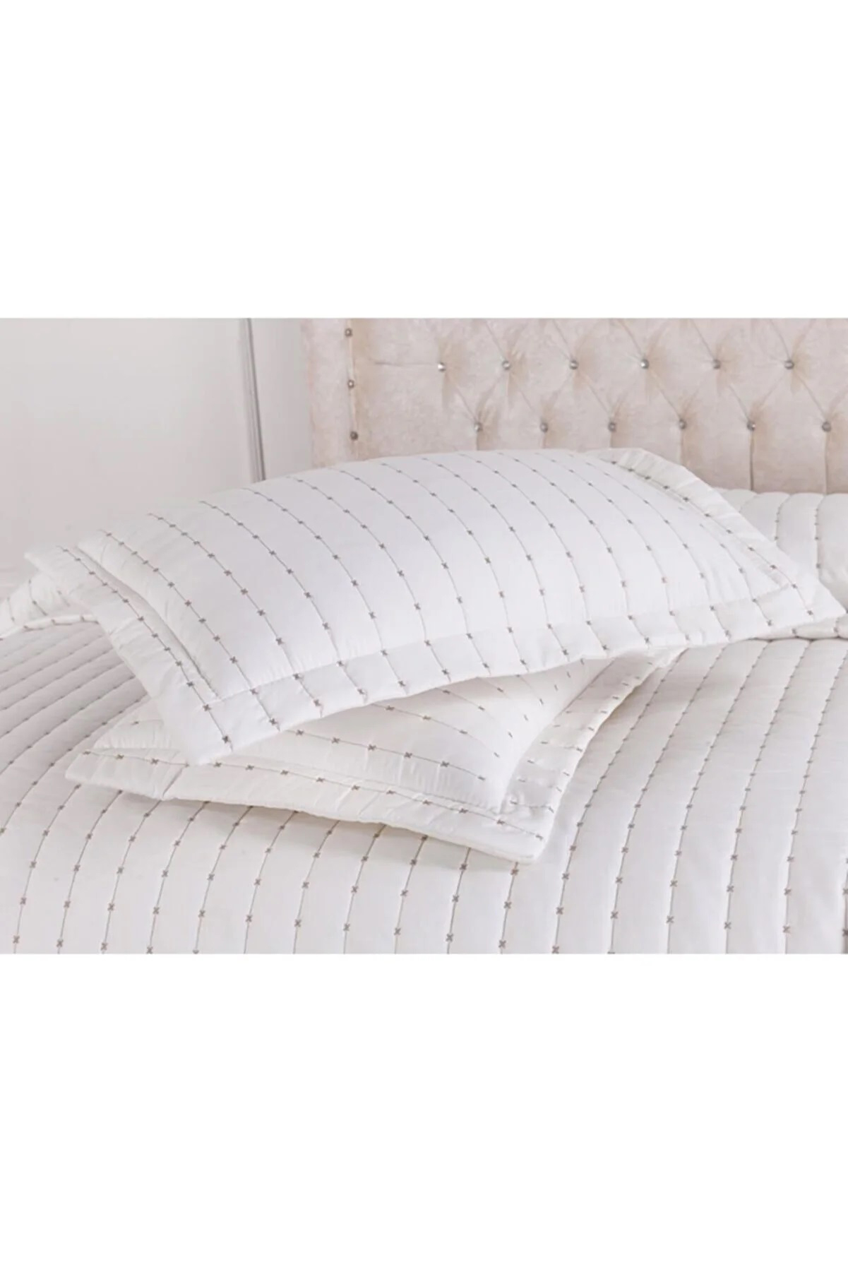 Picture of Dublin Çift Kişilik Kapitoneli Yatak Örtüsü Krem