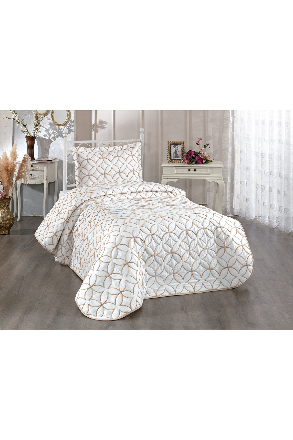 Picture of Parolin Tek Kişilik Kapitoneli Yatak Örtüsü Krem Gold