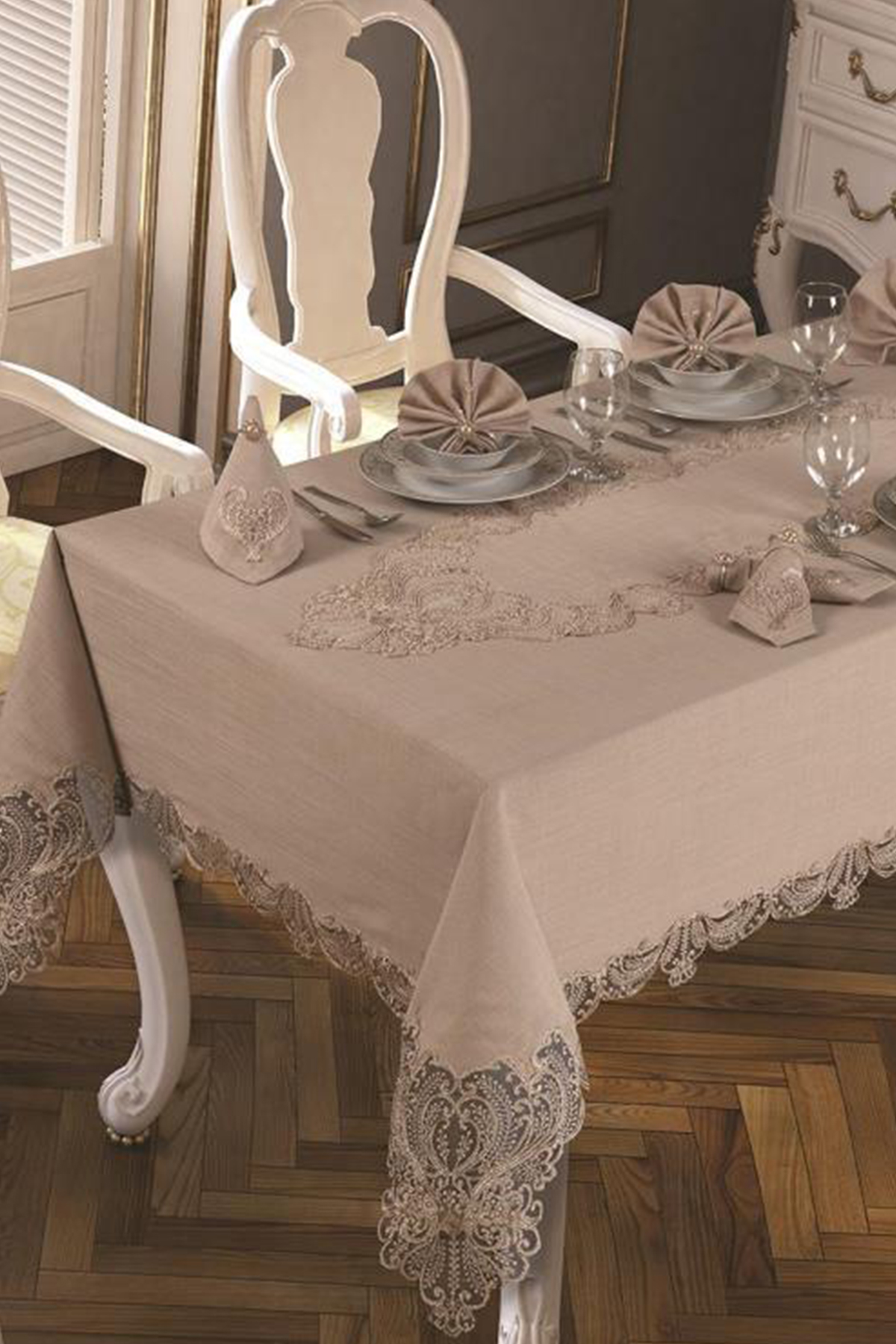 Picture of Fransız Güpürlü Yasemin Kadife Tek Masa Örtüsü Cappucino