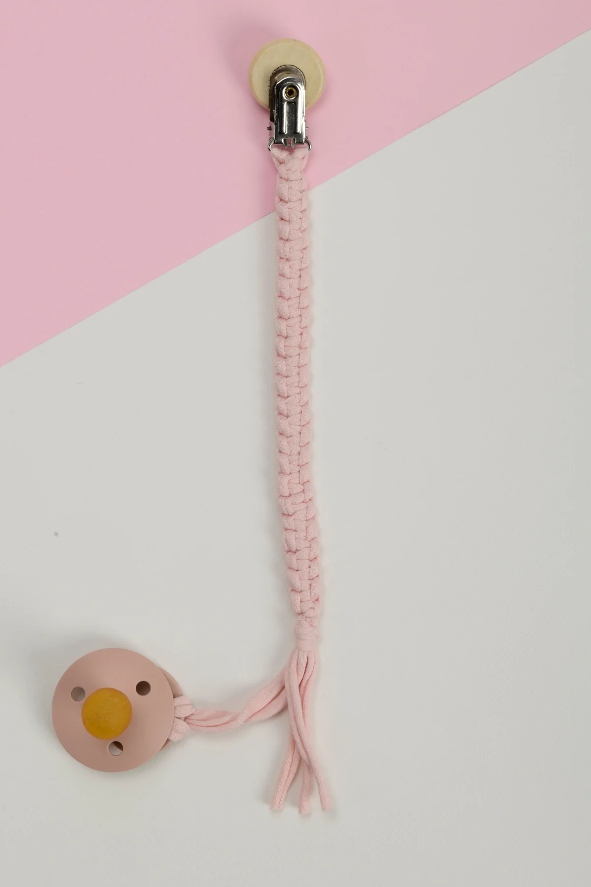 Picture of El Örmesi Doğal Ahşap Emzik Askısı - Fil - Pembe