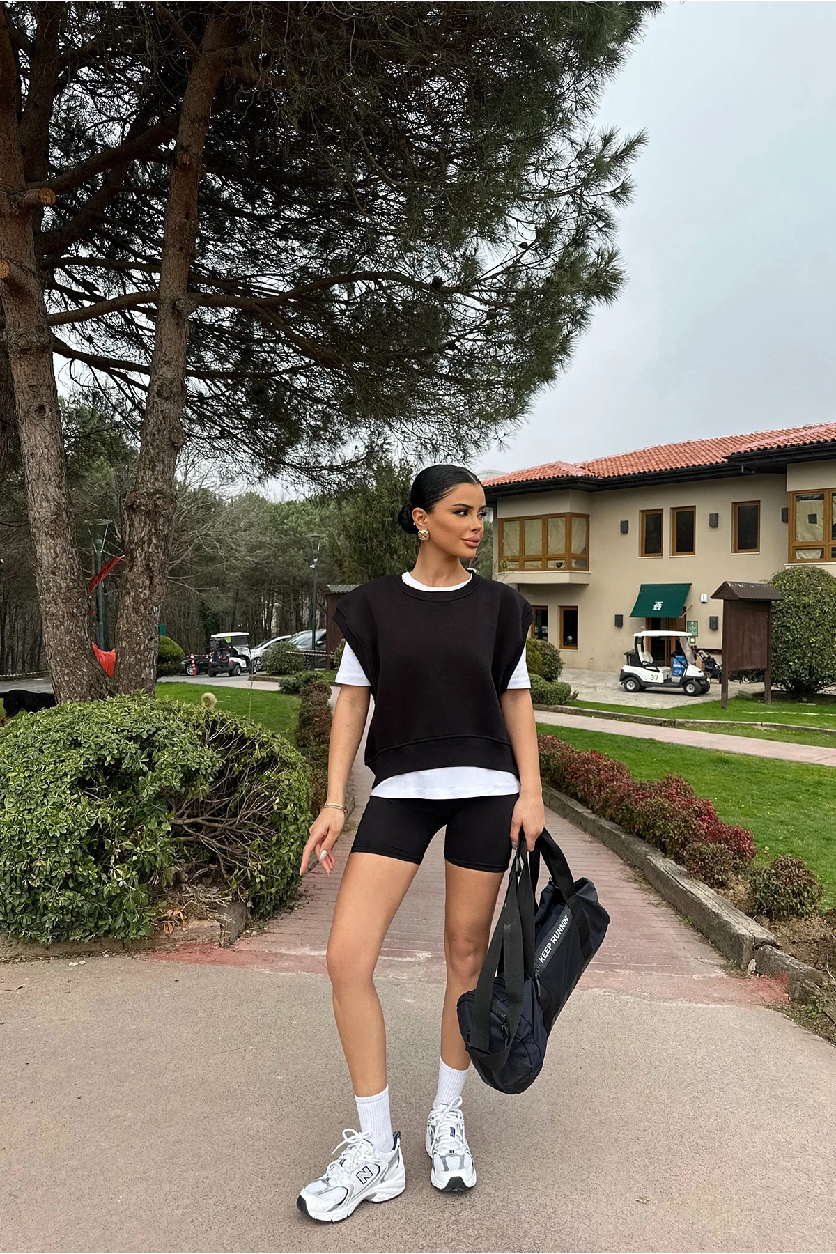 Picture of Black Alice Zero Sleeve Sweat