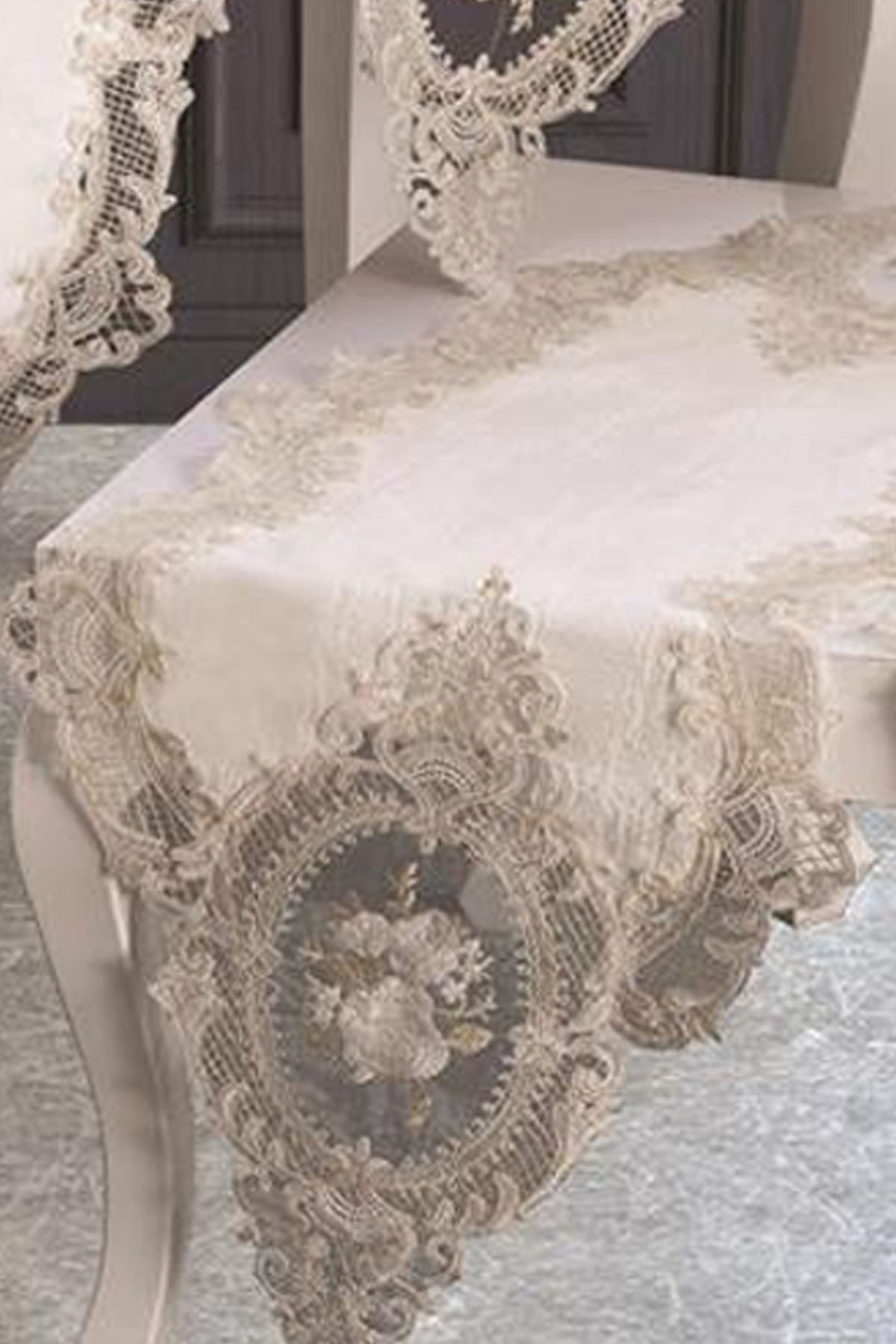 Picture of Fransız Güpürlü Şönil Elit Yatak Odası Takımı 3 Parça Ekru Gold