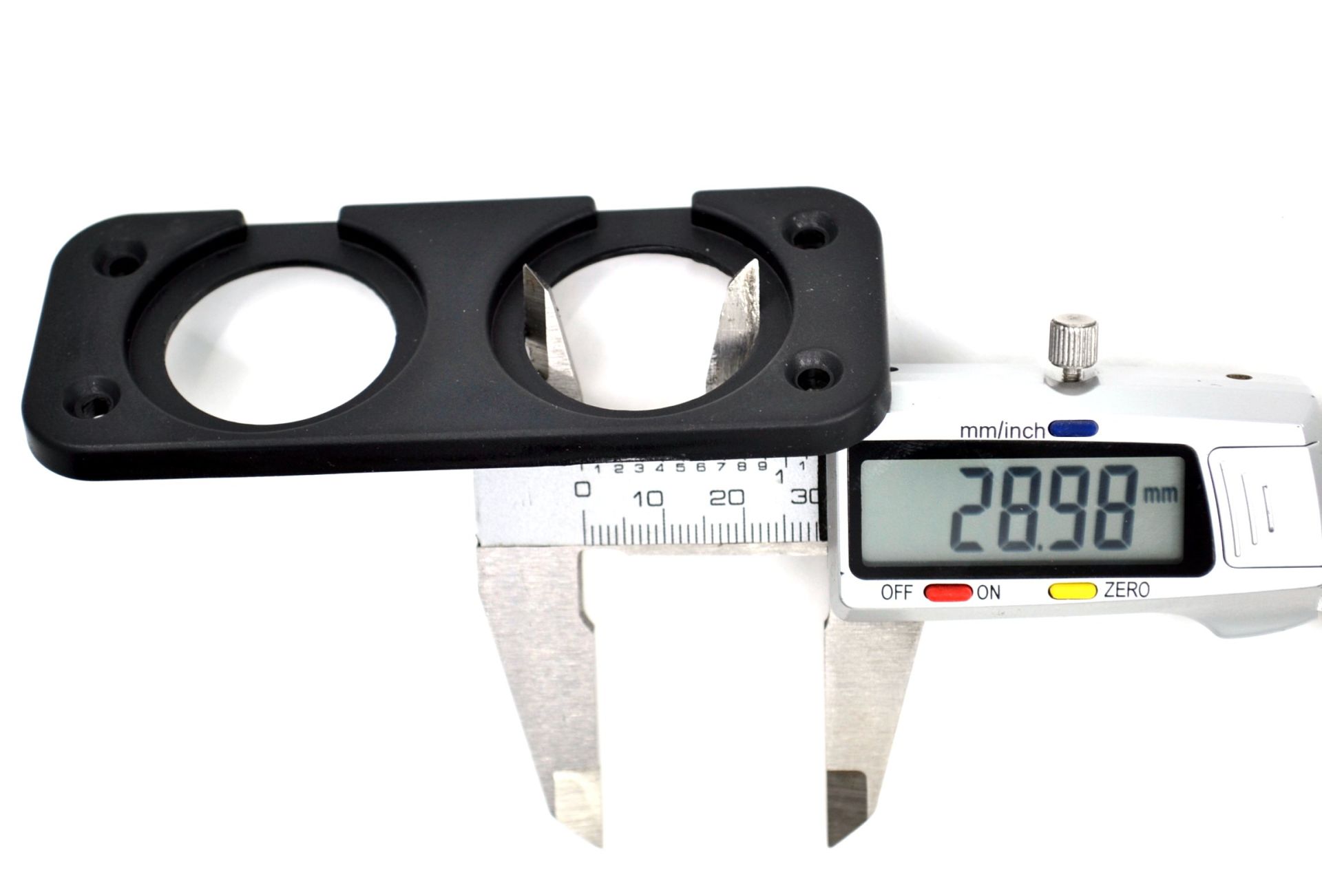 Picture of 2 Yuvarlak Delikli Pano Montaj Port Plastik Yuva Çakmak USB Panel MT-SK62