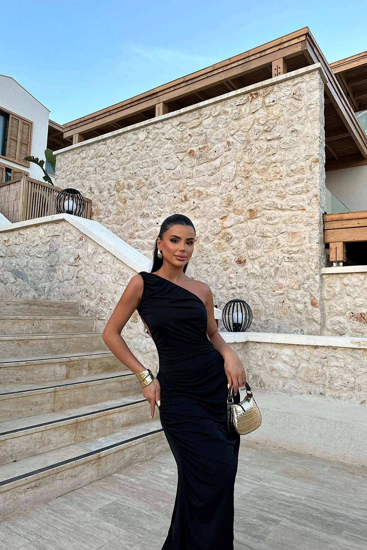 Picture of Black Antonella Dress With Low-cut Back And Accessories