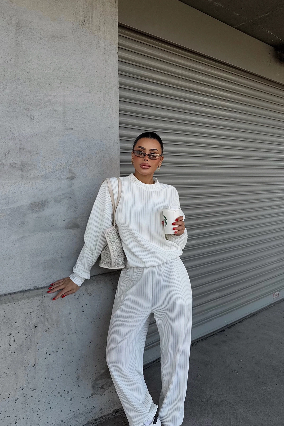 Picture of White Albinia Set