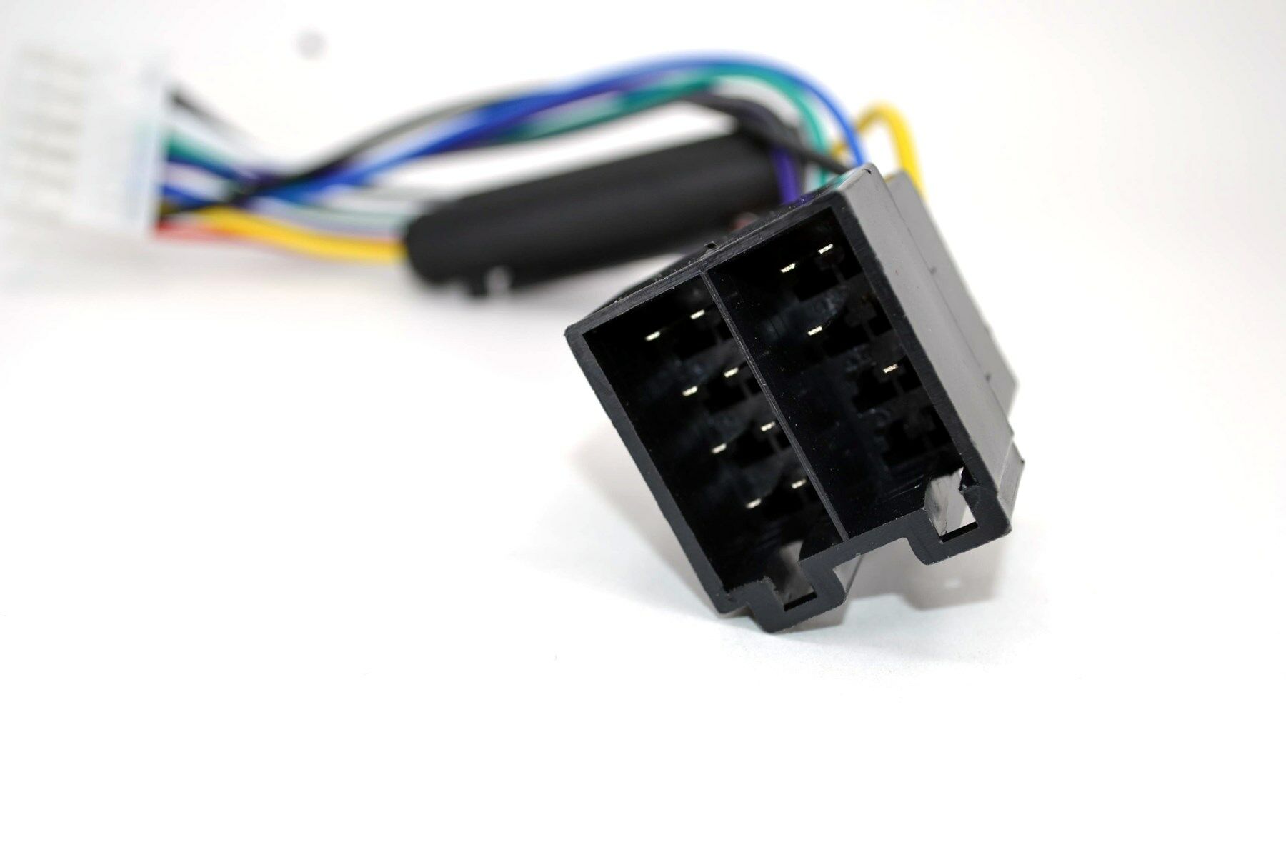 Picture of Dişi Iso Soket Konvertör Oto Teyp Değiştirme Kablosu