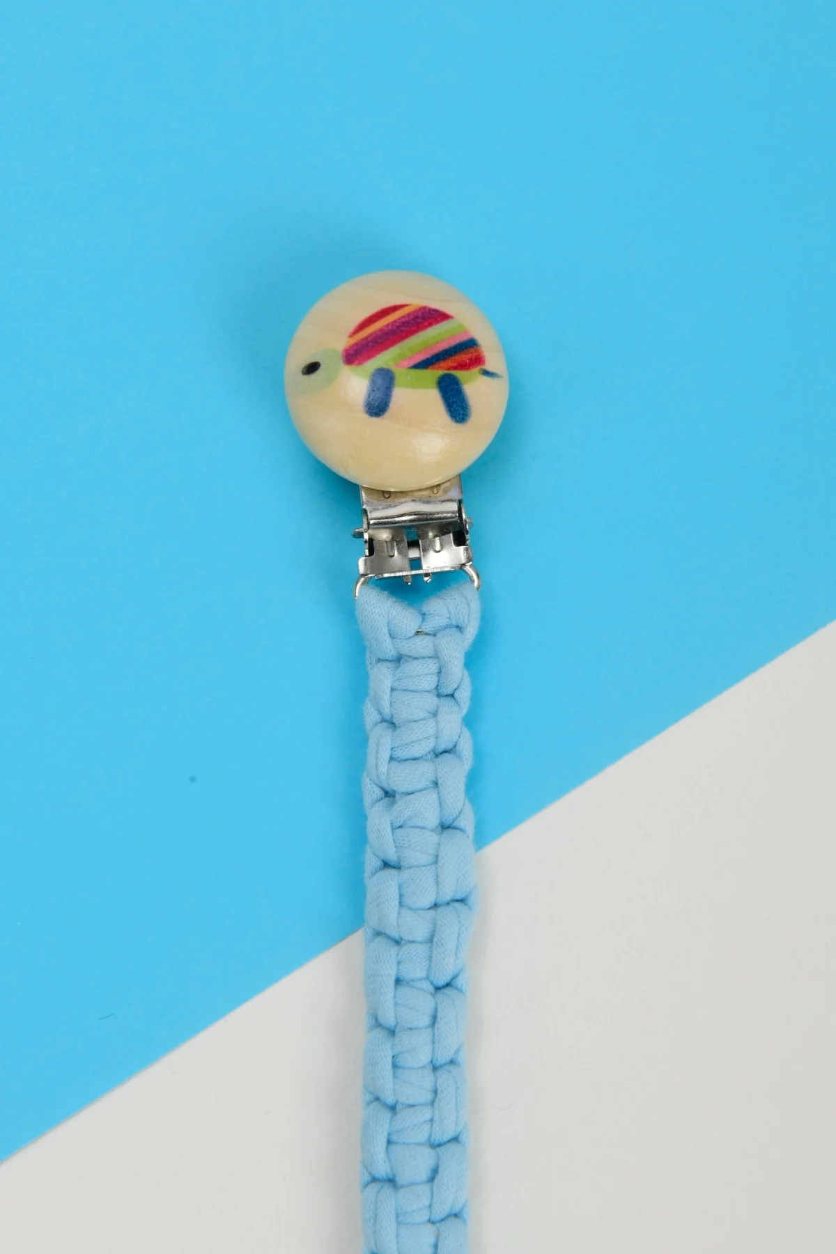 Picture of El Örmesi Doğal Ahşap Emzik Askısı - Kaplumbağa - Mavi