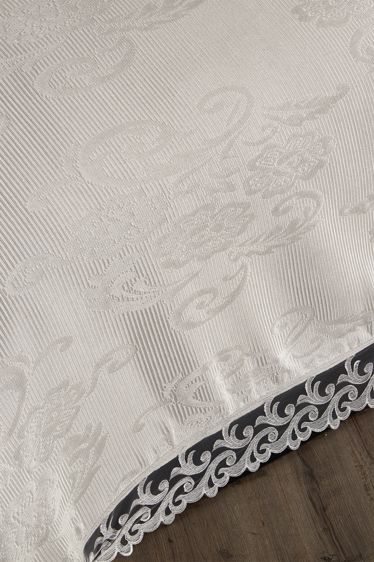 Picture of Fransız Dantelli Belins Çift Kişilik Yatak Örtüsü Krem