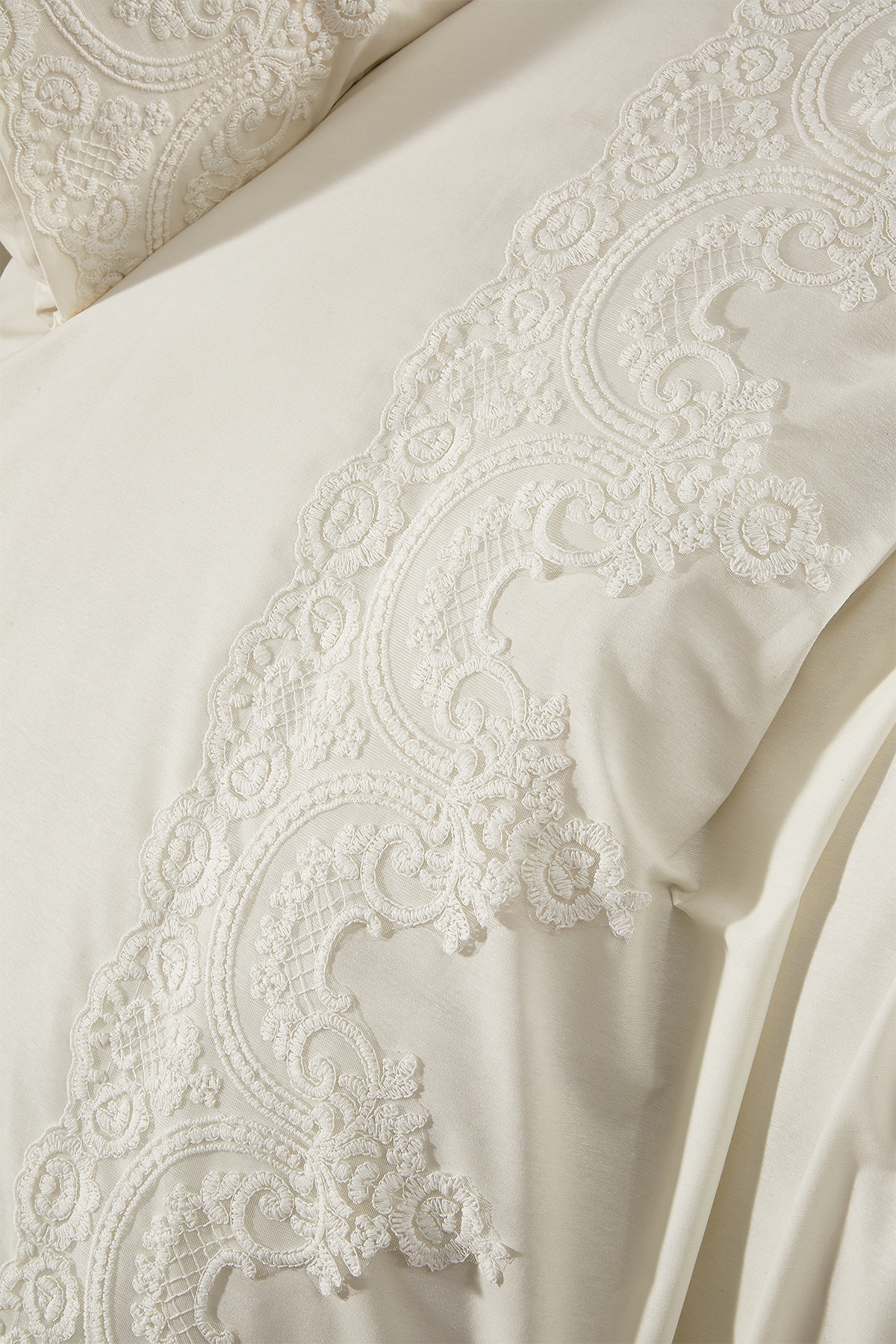 Picture of Fransız Güpürlü Sultans Nevresim Takımı Krem