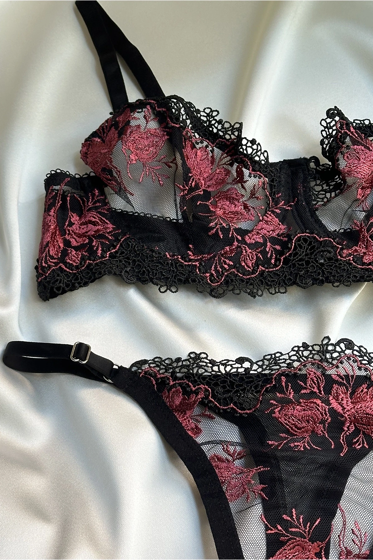Picture of Black Lace Detailed Underwear
