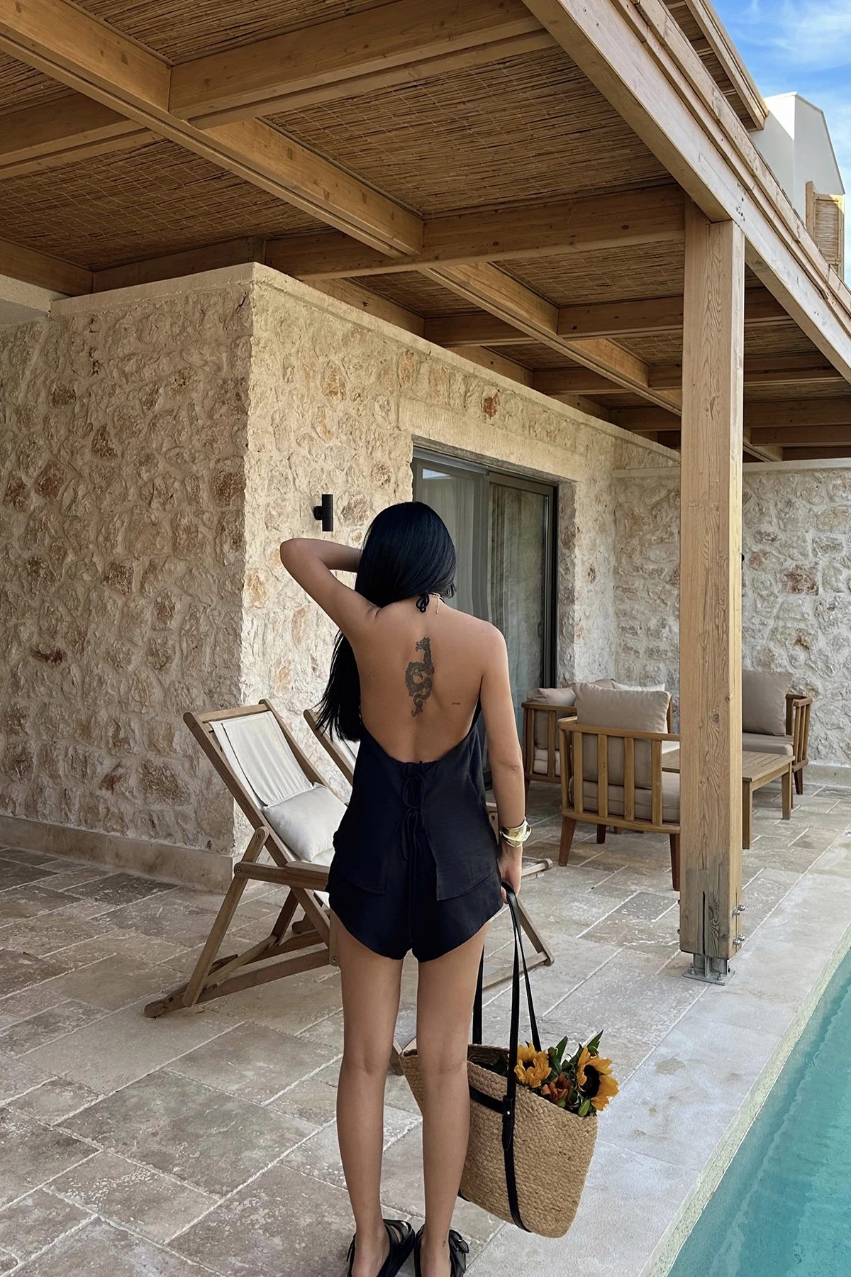 Picture of Black Candida Linen Set