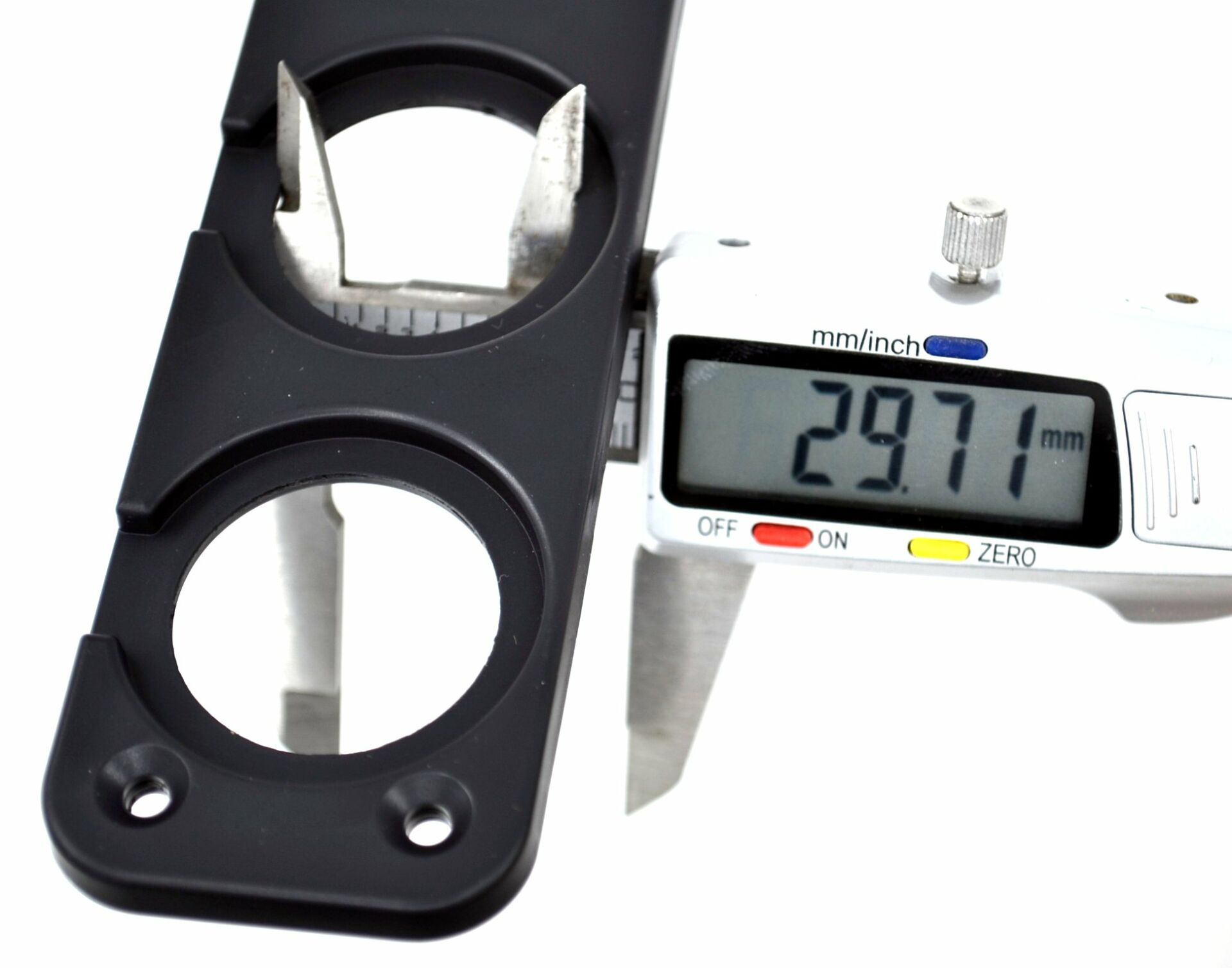 Picture of 3 Yuvarlak Delikli Pano Montaj Port Plastik Yuva Çakmak USB Panel MT-SK63