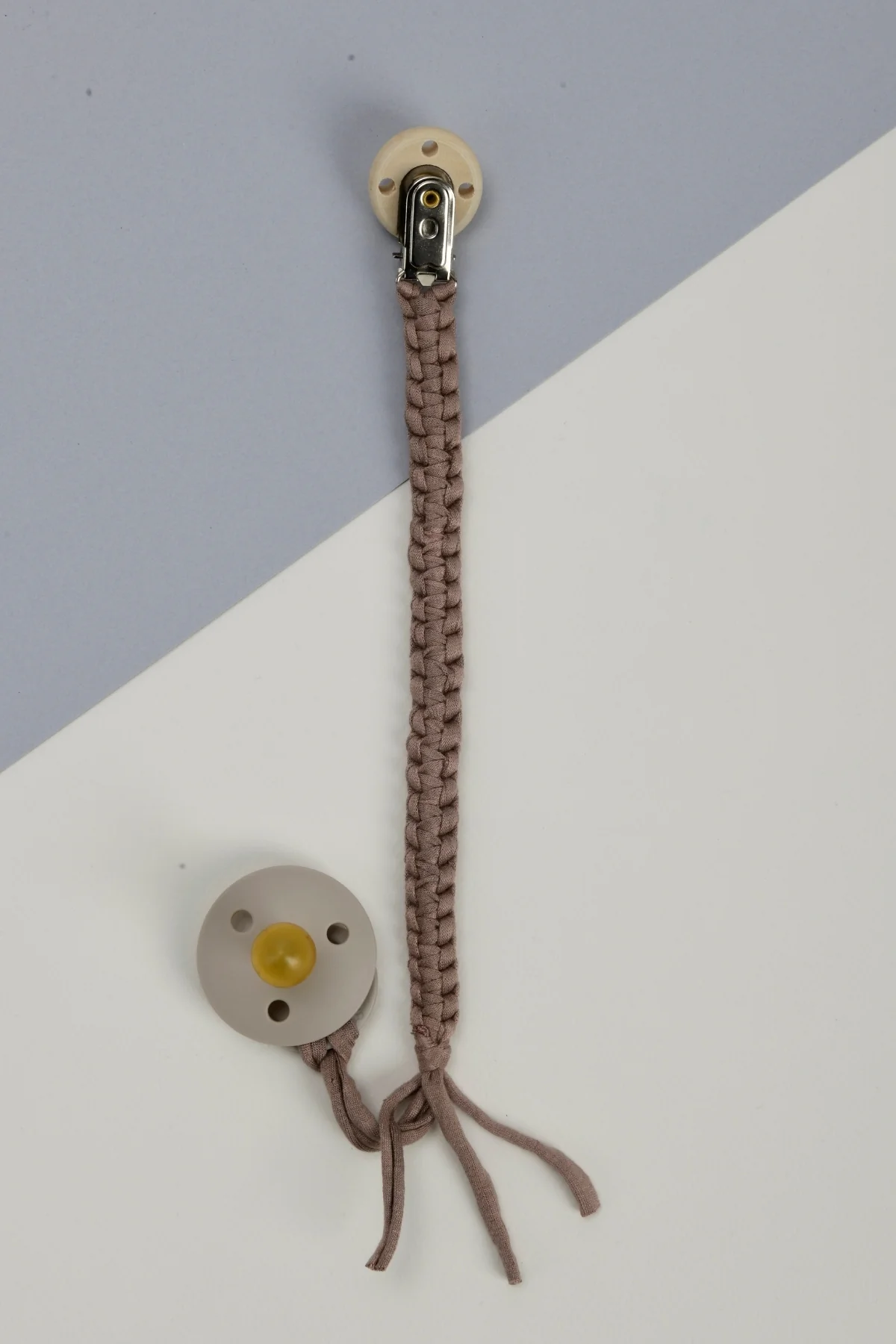 Picture of El Örmesi Doğal Ahşap Emzik Askısı - Düz - Kahverengi