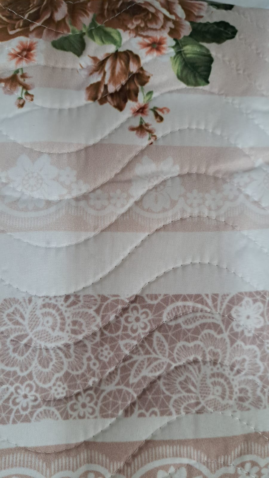 Picture of Emily Baskılı Kapitoneli Çift Kişilik Yatak Örtüsü Bej