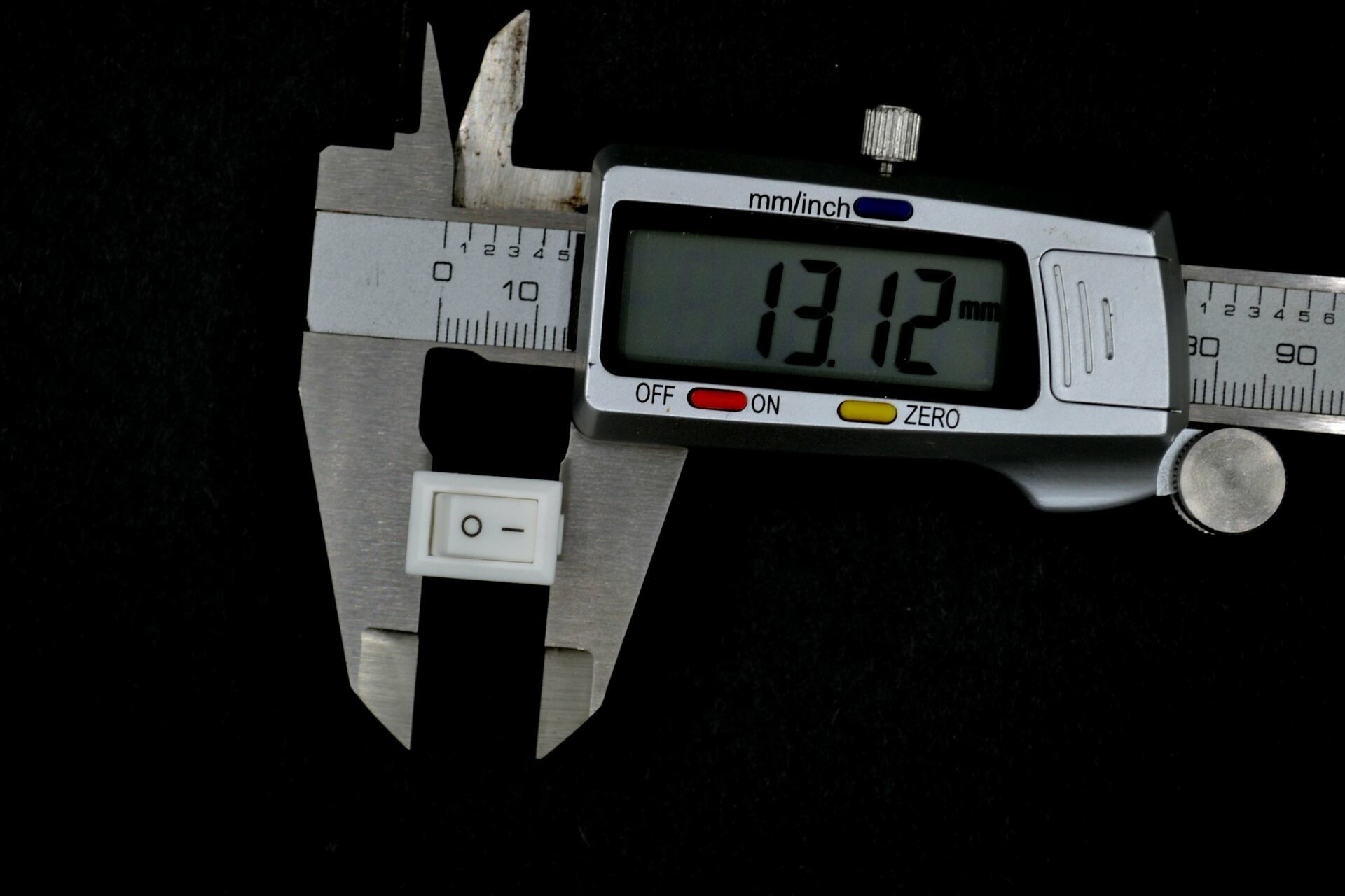 Picture of Mini Dikdörtgen Beyaz Elektrik Anahtarı 1-0 Işıksız Rocker 12V-220V MT-ANK04