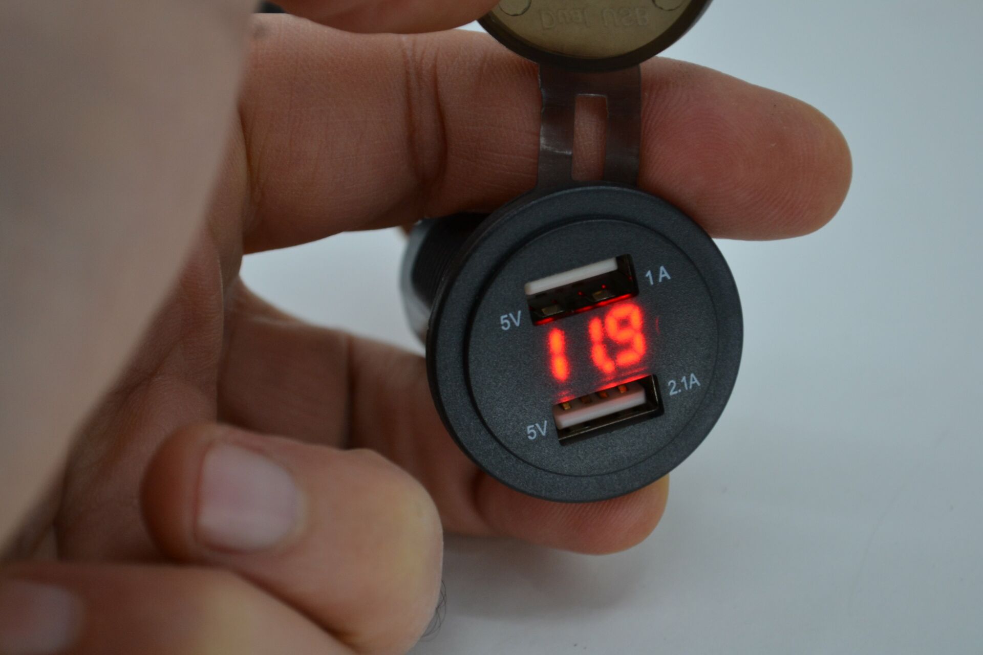 Picture of 12V Tekne Karavan Akü Voltmetreli USB Şarj Portu MT-06