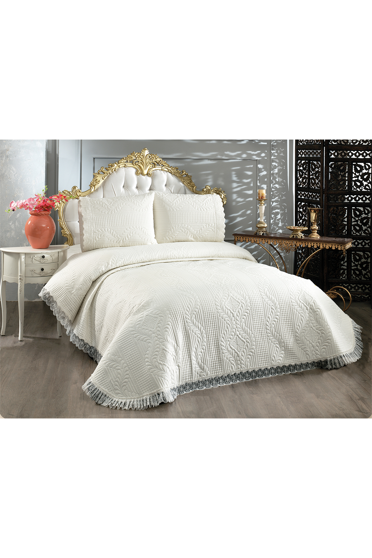 Picture of Limena Dantelli Kapitoneli Ultrasonik Çift Kişilik Yatak Örtüsü Krem