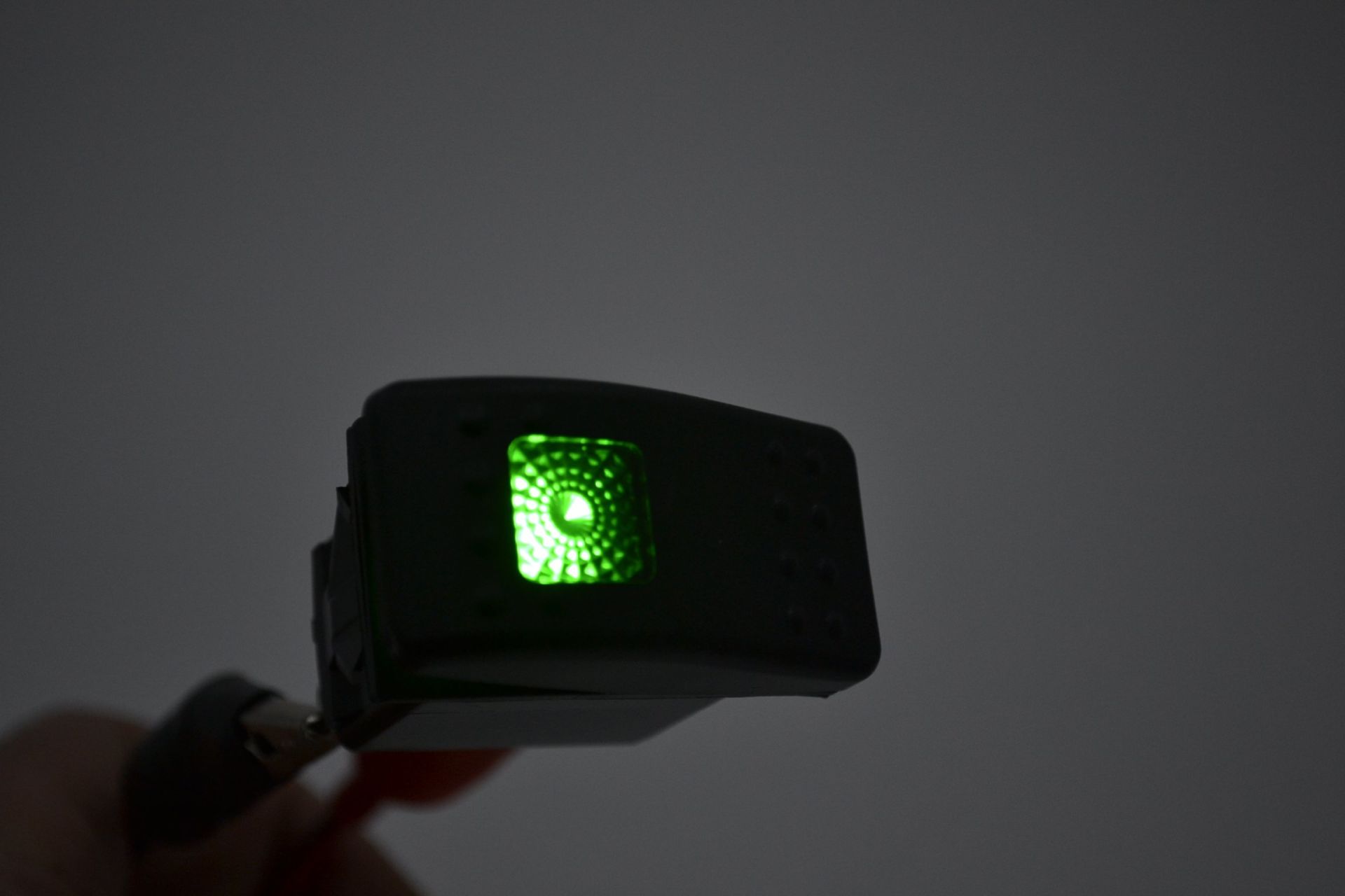 Picture of Marine Karavan Anahtar 12V 24V Yeşil Işıklı Carling Tip 1-0 MT-ANK25