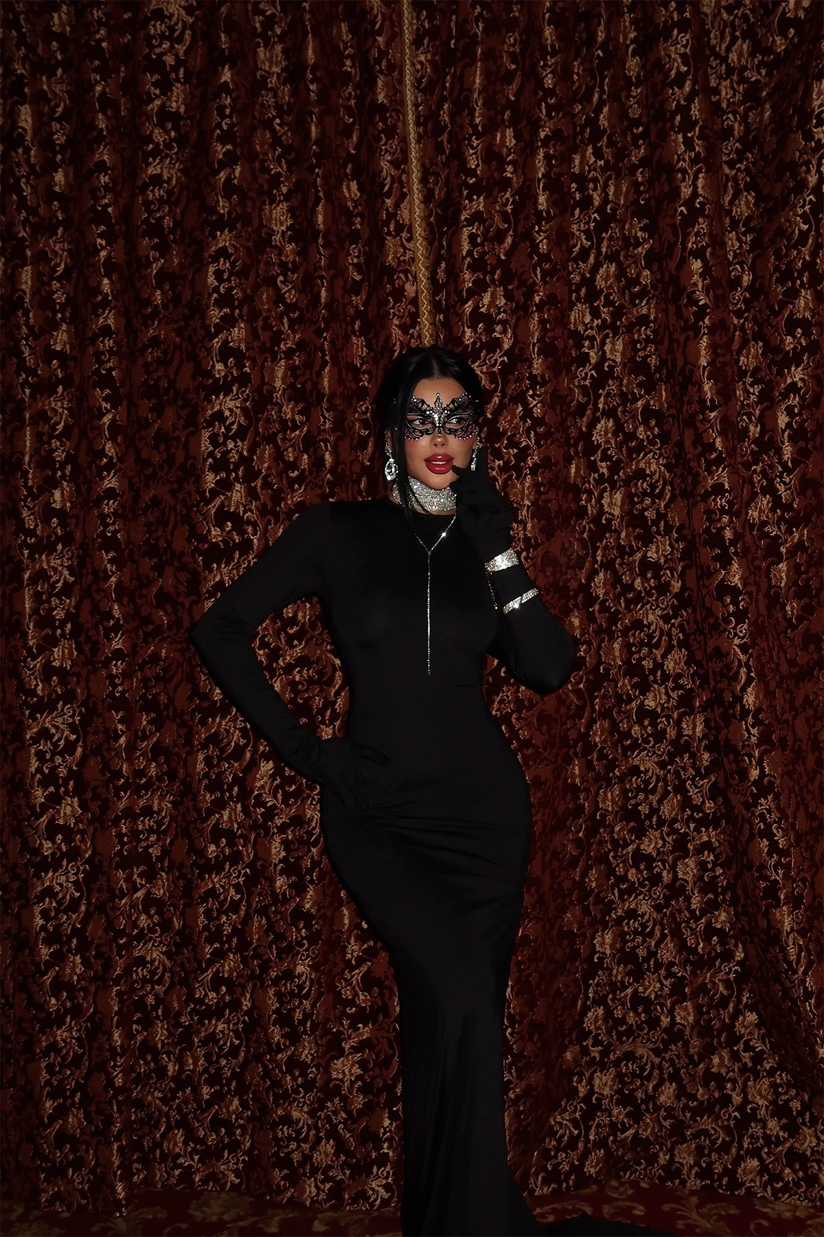 Picture of Black Maria Long Dress with Low-cut Back and Gloves