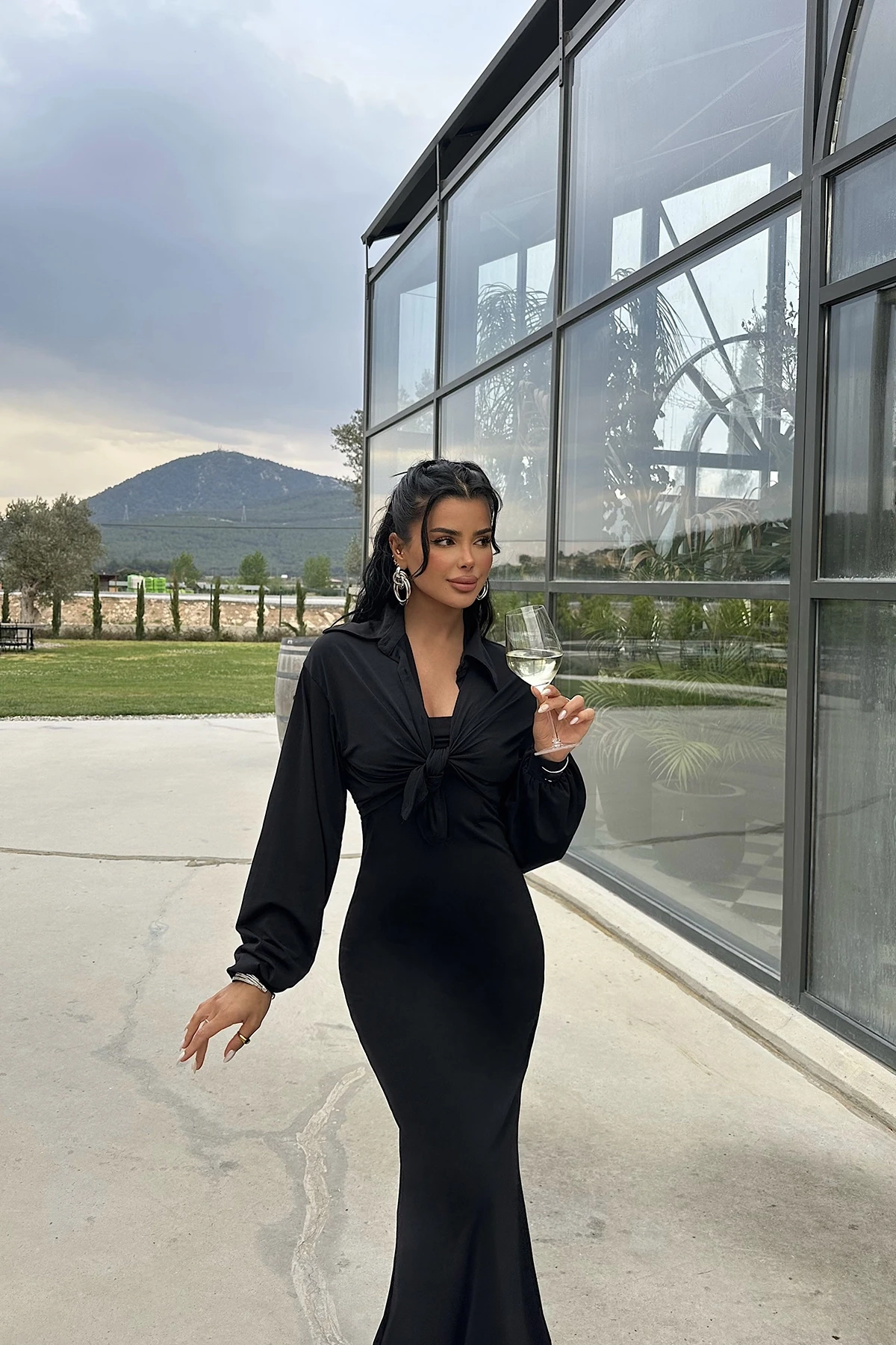 Picture of Black Shirt Collar Skirt Suit