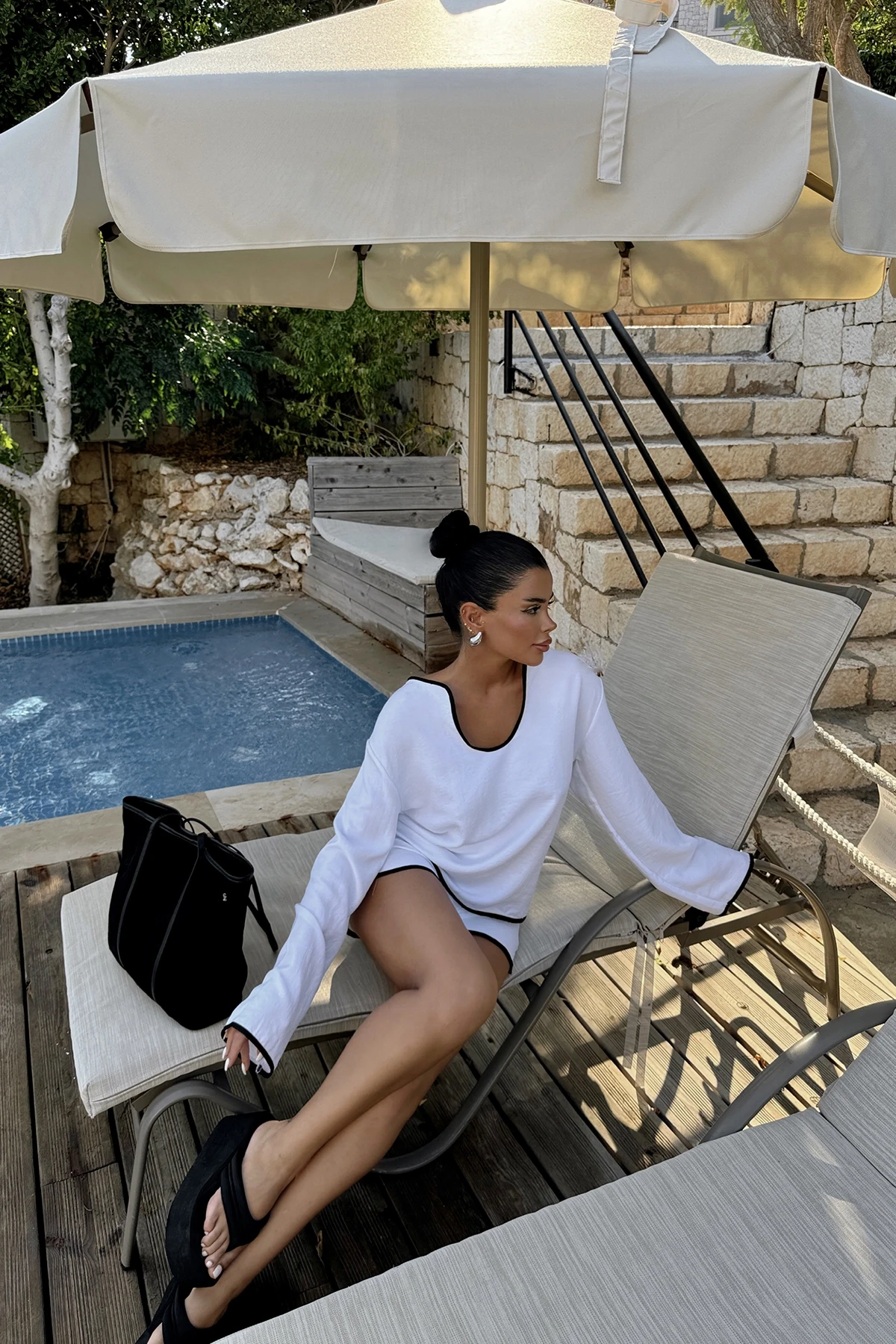 Picture of Suit With White Shorts