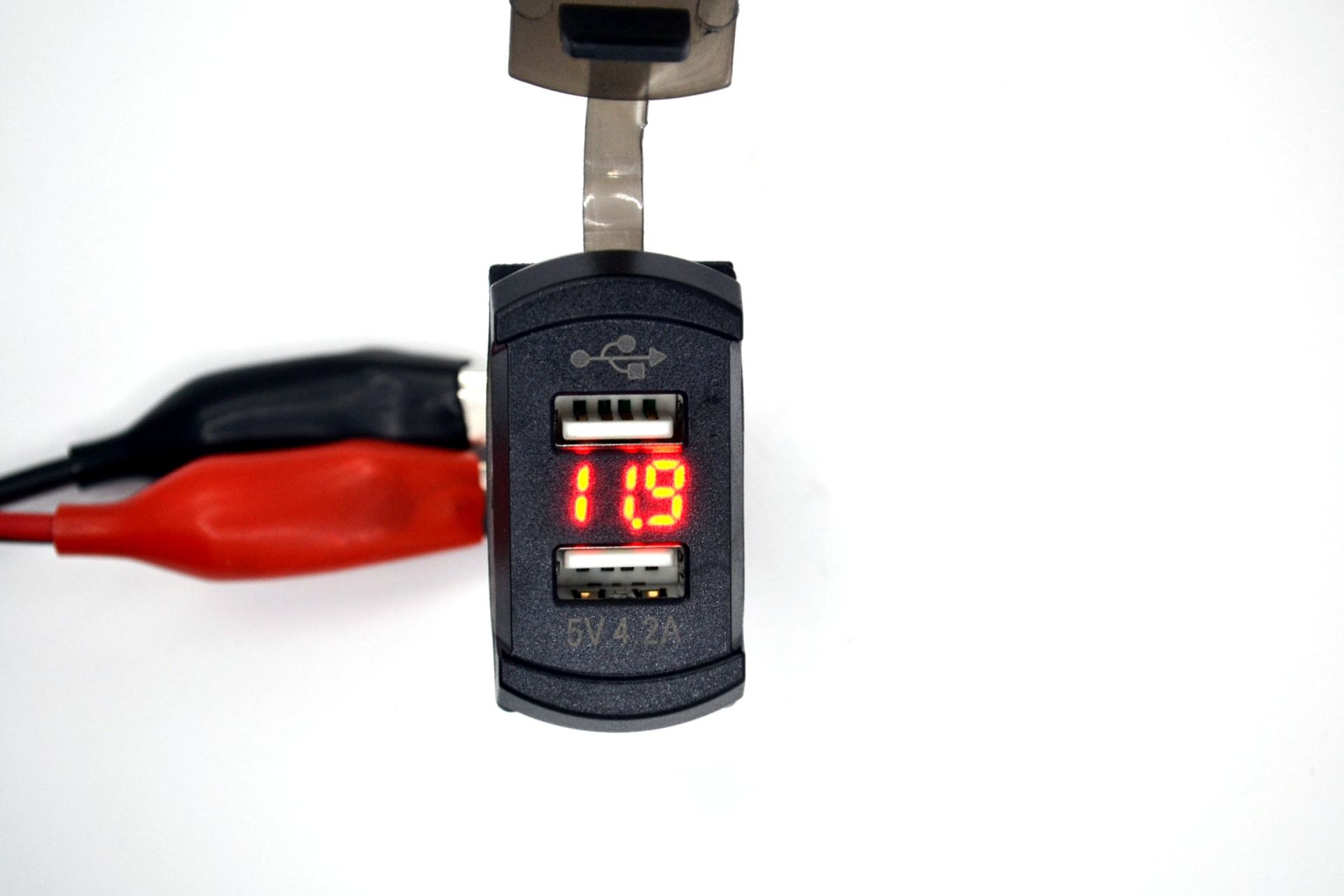 Picture of 12V 24V DC USB 4.2A Şarj Port Voltmetreli Dikdörtgen Kırmızı Rakam MT-SK53