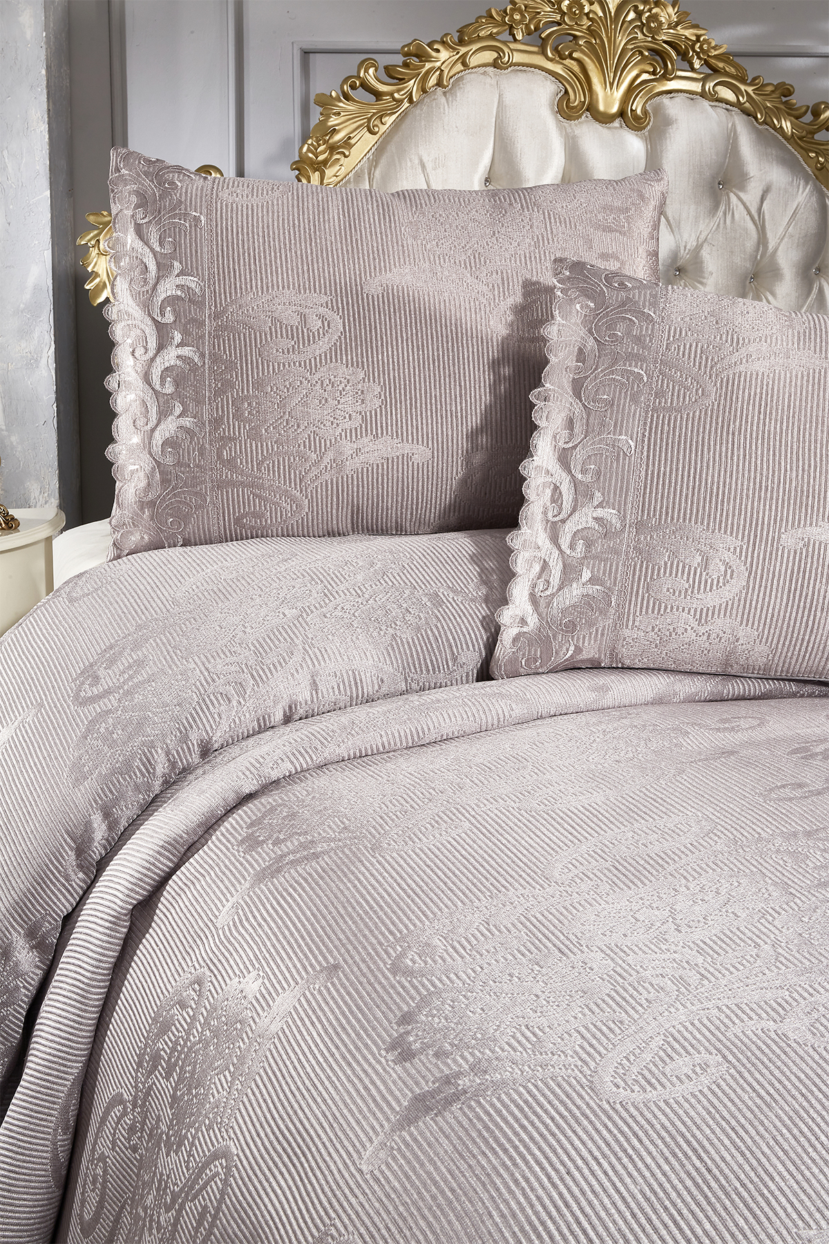 Picture of Fransız Dantelli Belins Çift Kişilik Yatak Örtüsü Gri