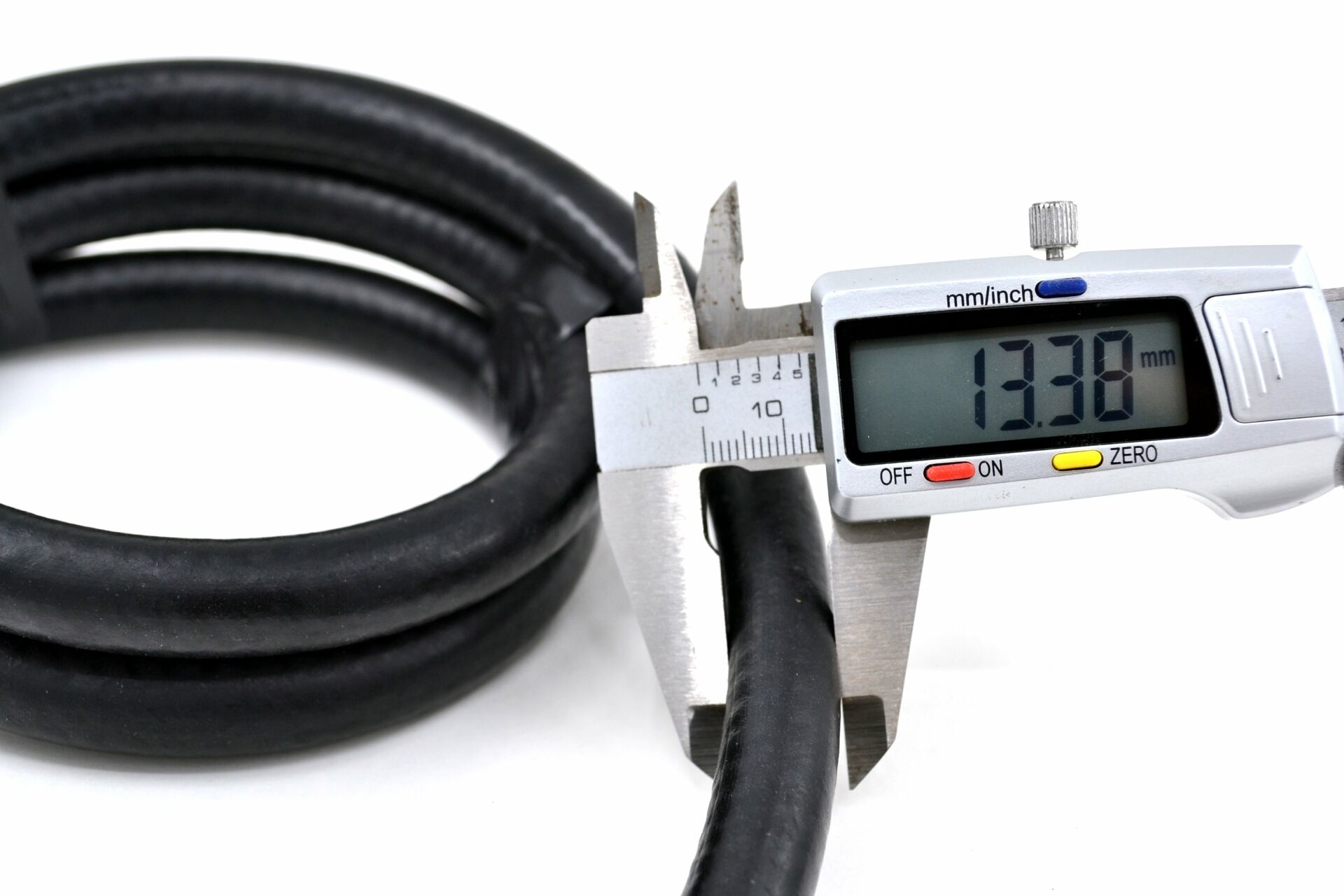 Picture of 8mm Takviyeli Akaryakıt Dizel Benzin Hortumu Siyah