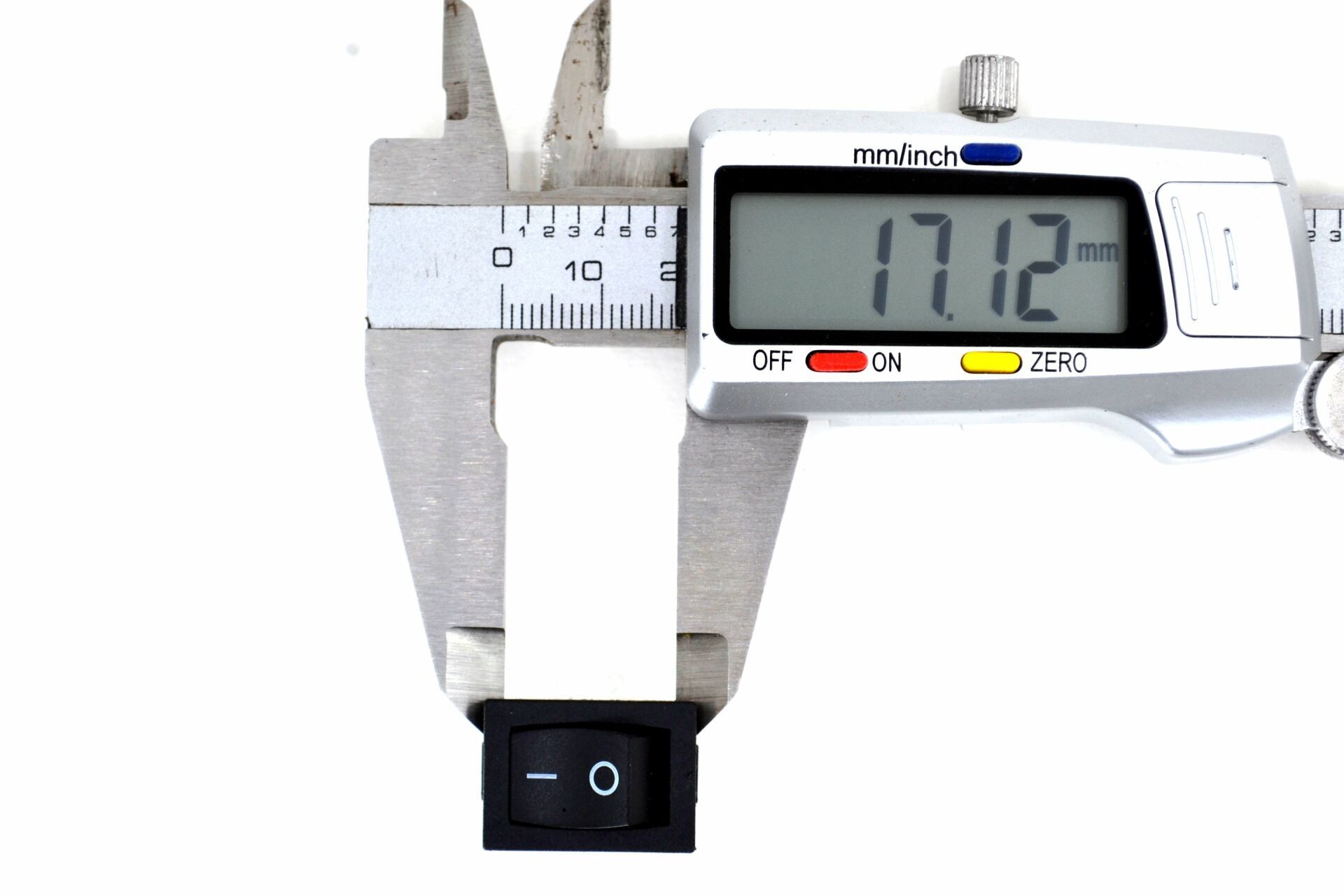 Picture of Dikdörtgen Siyah Elektrik Anahtarı 1-0 Işıksız Rocker 12V-220V