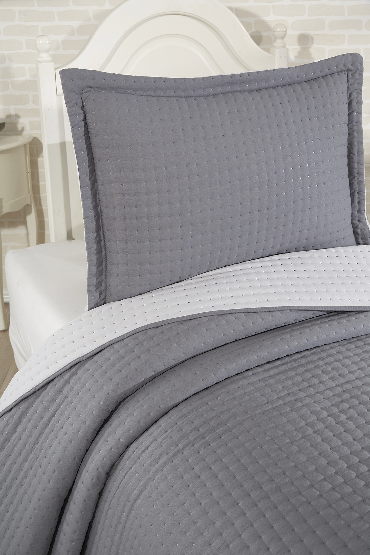 Picture of Elisa Dolgulu Çift Taraflı Tek Kişilik 180x240 Cm Yatak Örtüsü Antrasit