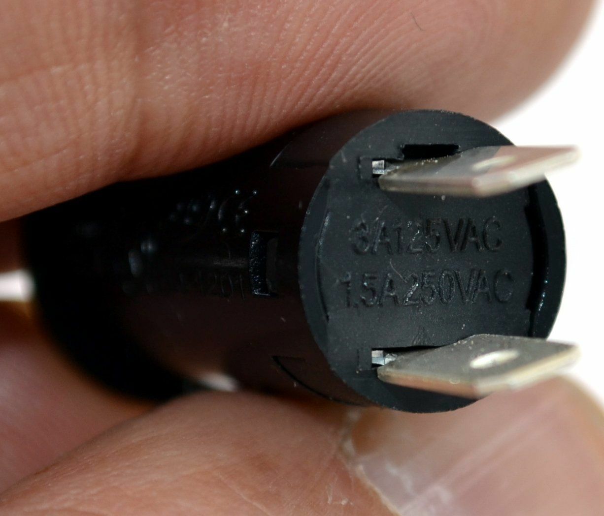 Picture of Karavan Kapı Kapak Dolap Butonu Anahtarı 1-0 Ters Çalışan Siyah MT-ANY08