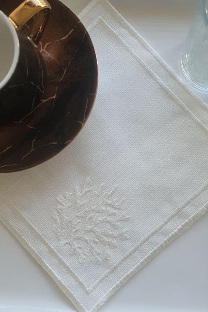 Picture of Kar Tanesi Nakışlı Kare Bardak Altlığı Seti 6 Lı Krem