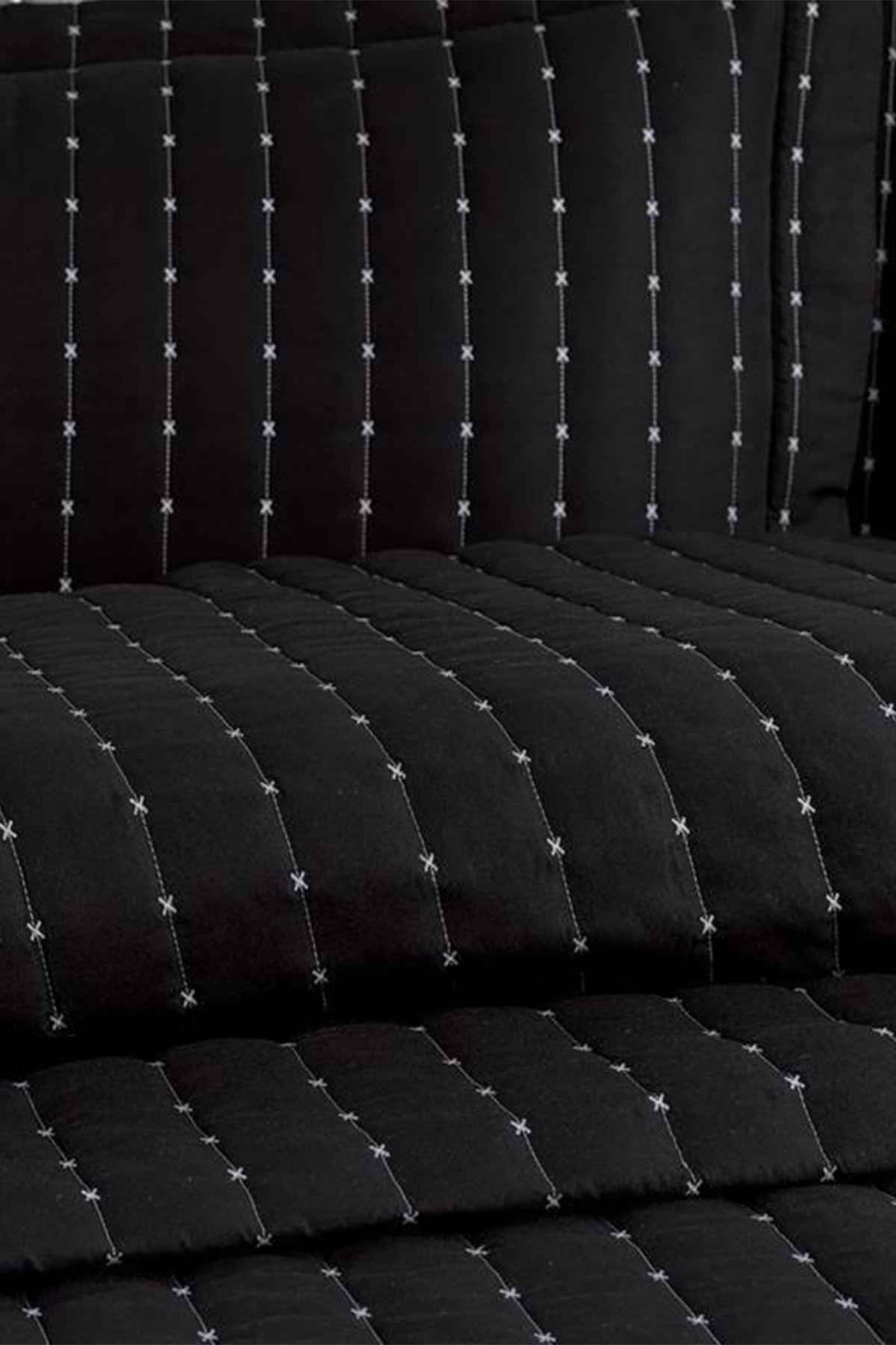 Picture of Dublin Çift Kişilik Kapitoneli Yatak Örtüsü Siyah