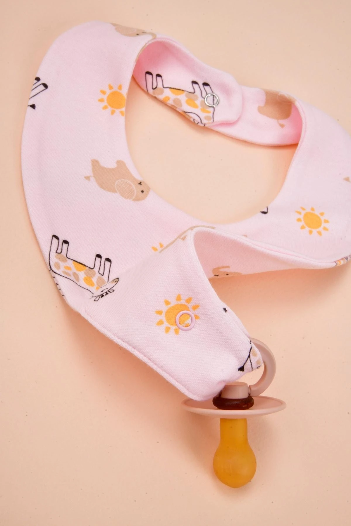 Picture of İkinci Şans - Emzik Tutucu Mama Önlüğü - Sevimli Hayvan Desenli Pembe Pamuk Kumaş