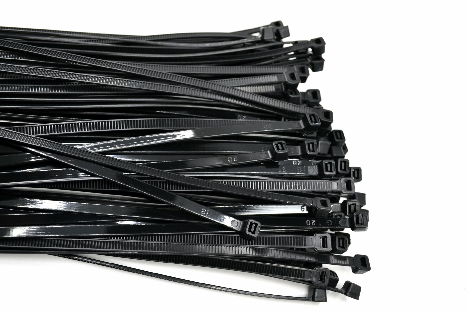 Picture of 370x4,8 Ultraviyole Dayanıklı Kablo Bağı Siyah 100 Adetli Poşet MT-UV370