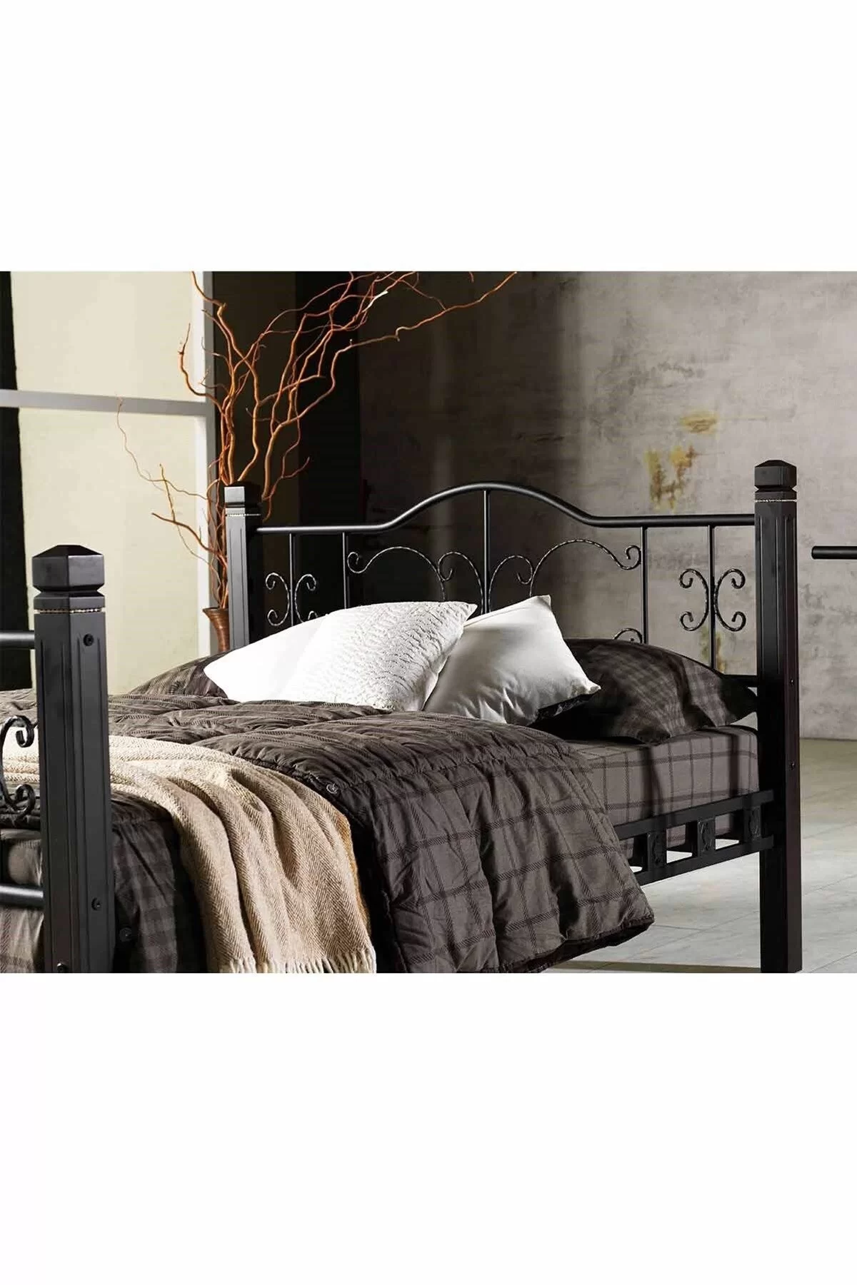 Picture of Yakamoz Tek Kişilik Ferforje Ahşap Metal Karyola Siyah