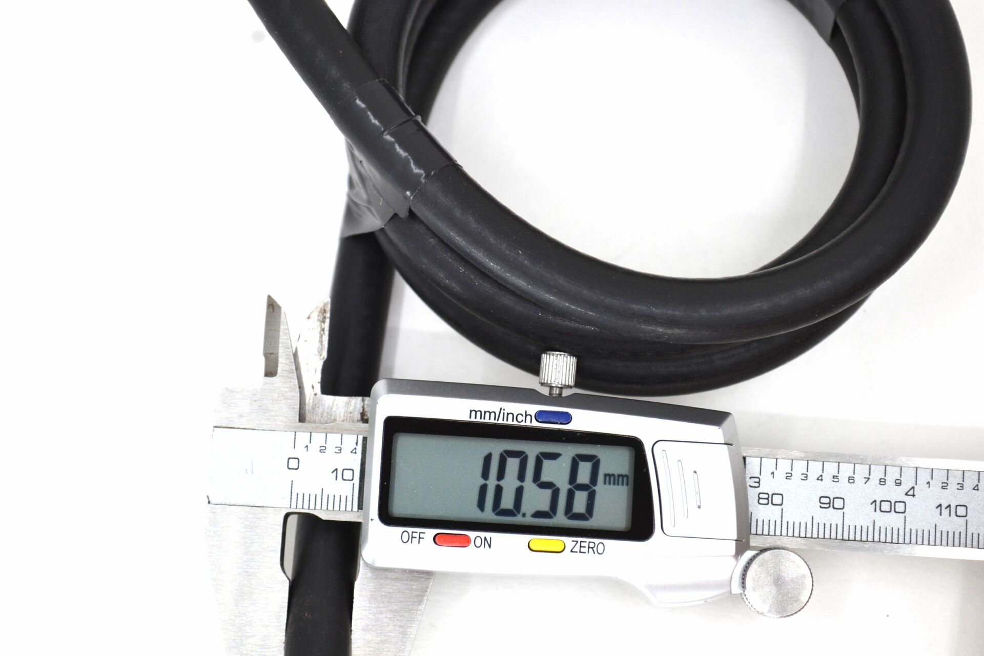 Picture of 5mm Takviyeli Akaryakıt Dizel Benzin Hortumu Siyah