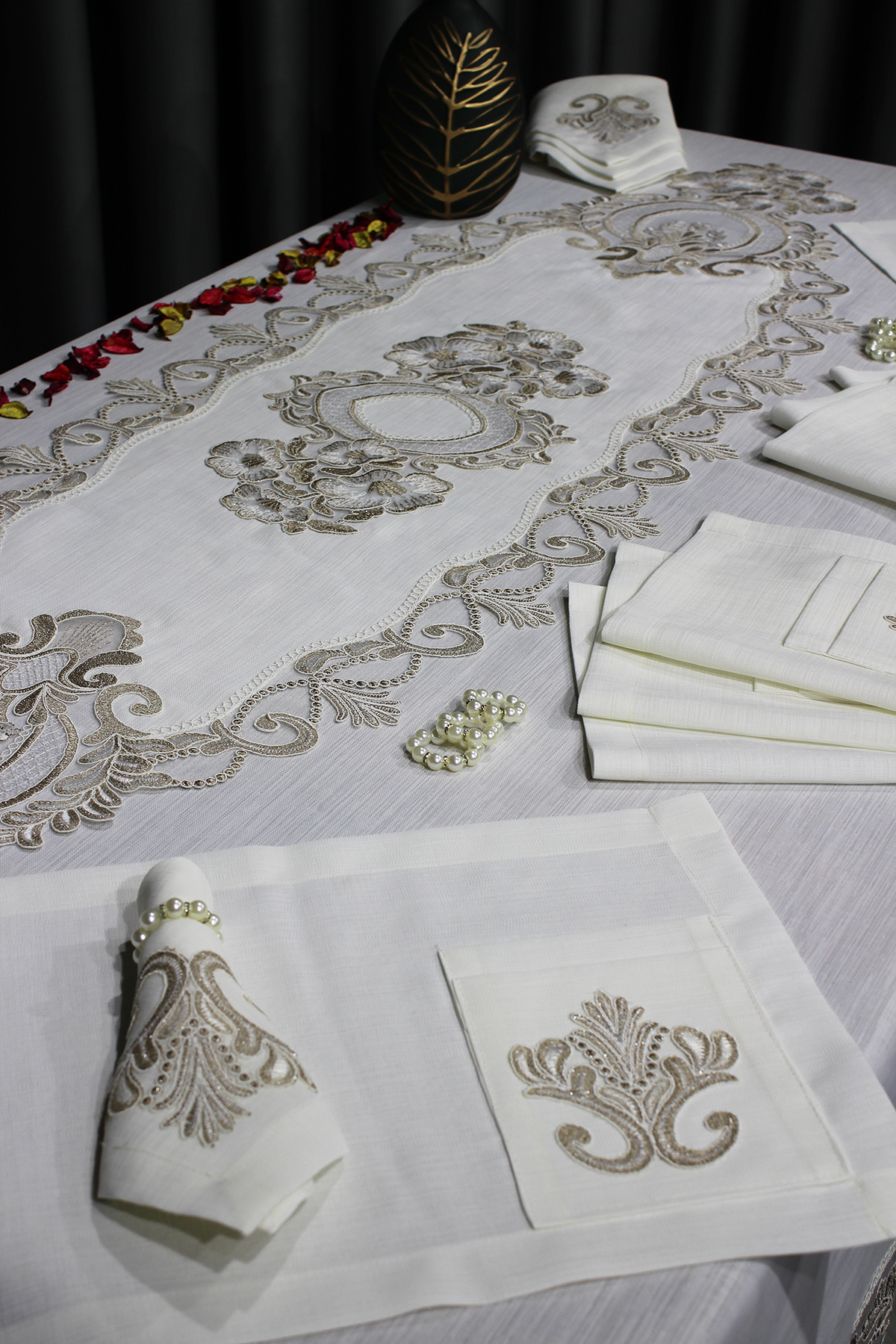 Picture of Çeyiz Diyarı Gülfem 8 Kişilik  Masa Örtüsü Takımı Krem Cappucino