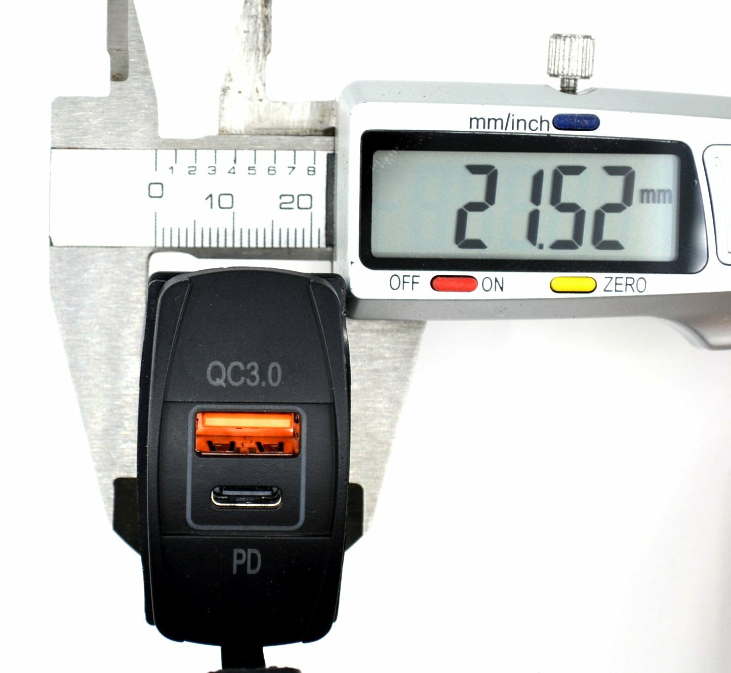 Picture of 12V 24V DC USB QC3.0 Type-C PD Şarj Port Dikdörtgen Mavi Işık MT-SK52