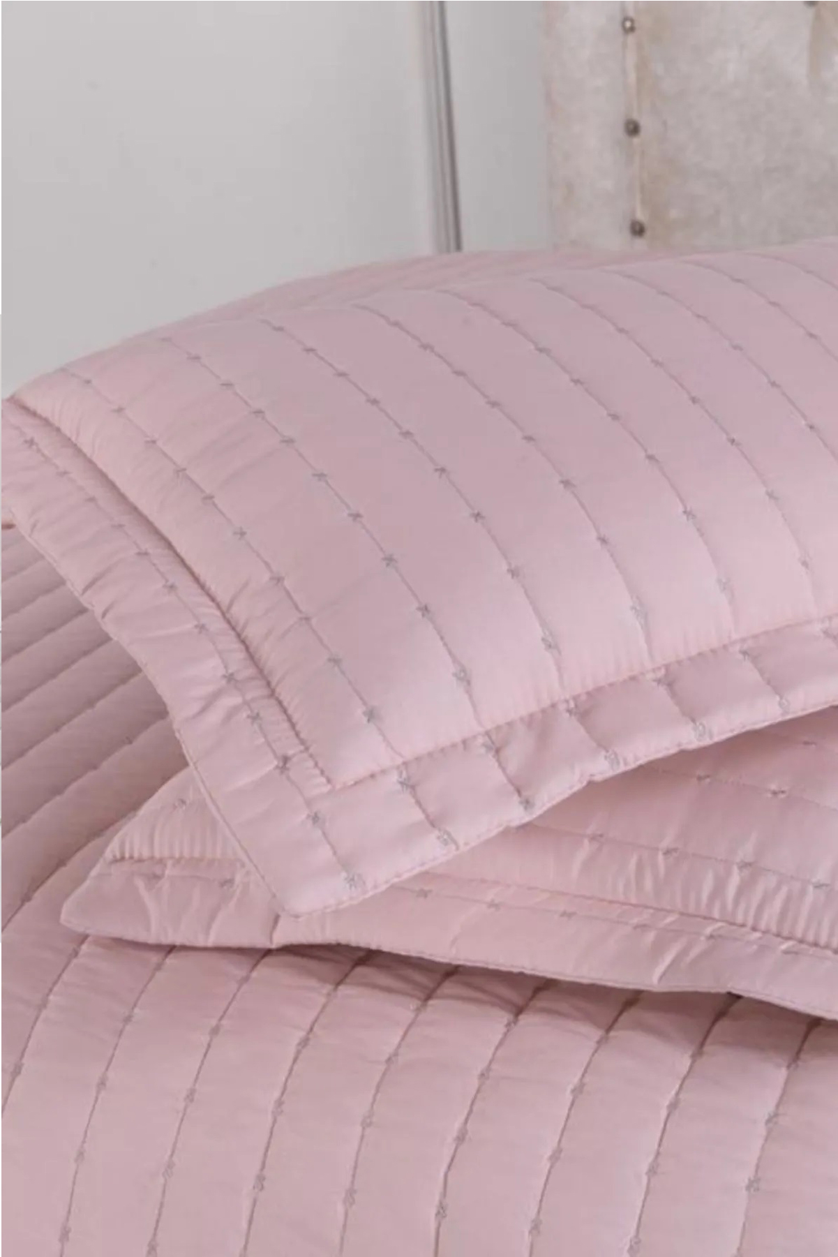 Picture of Dublin Çift Kişilik Kapitoneli Yatak Örtüsü Pudra