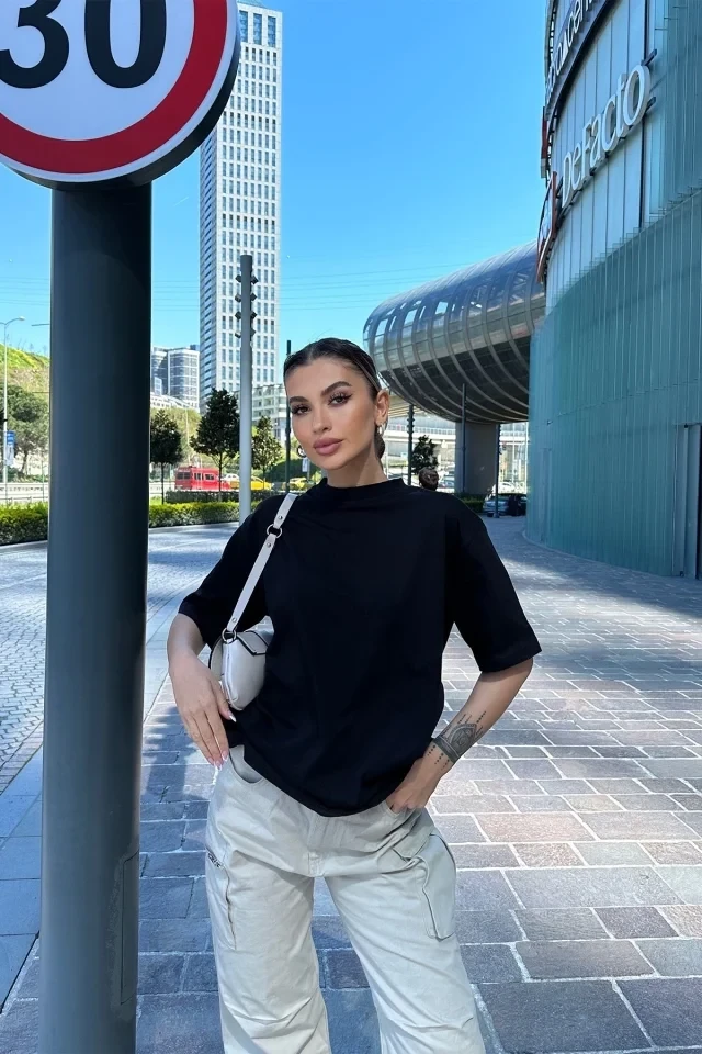 Picture of Black Loveless Written T-Shirt